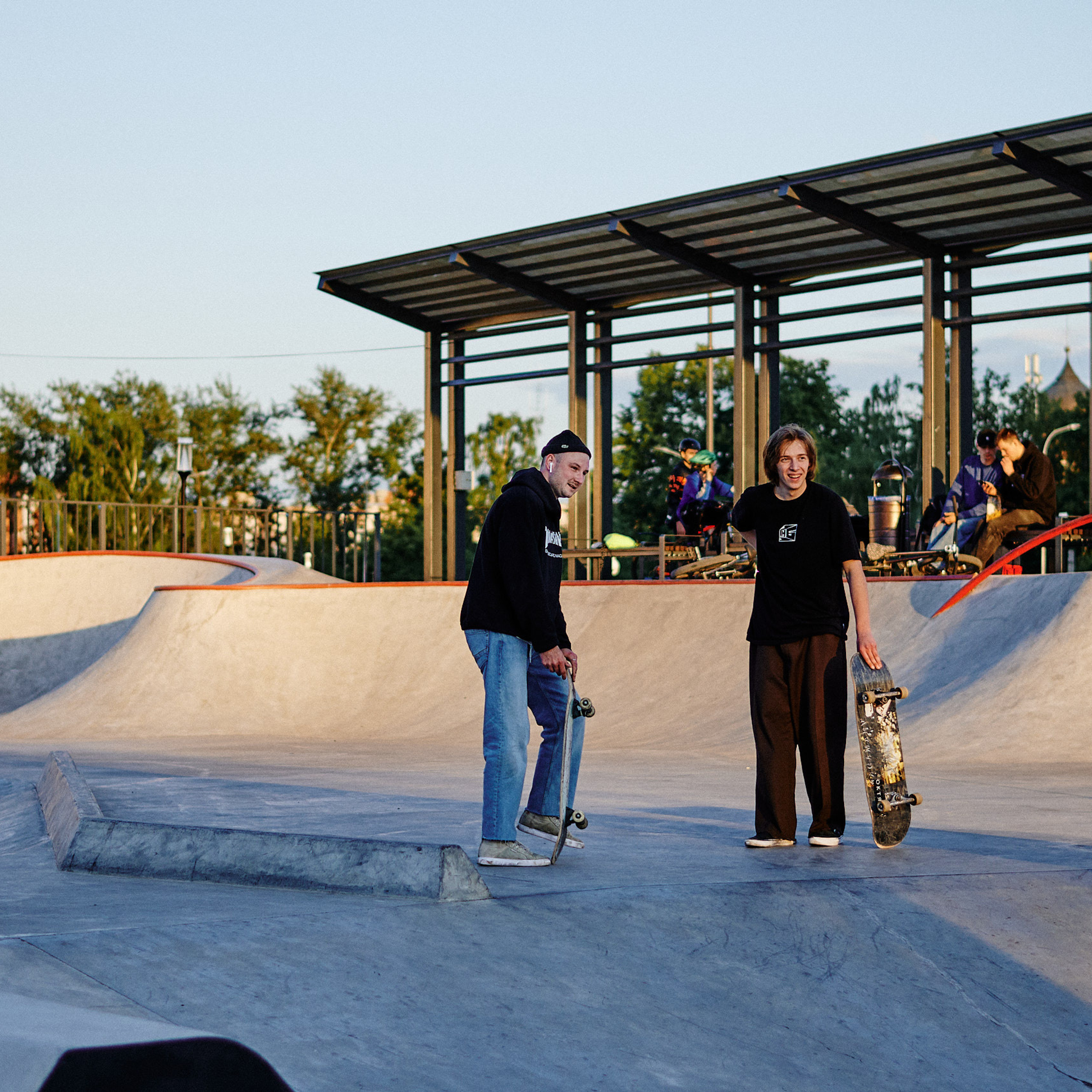 Вечер в скейт парке города Иваново. Фотограф в Иваново: Каталожная съемка одежды и постельного белья, Wildberries