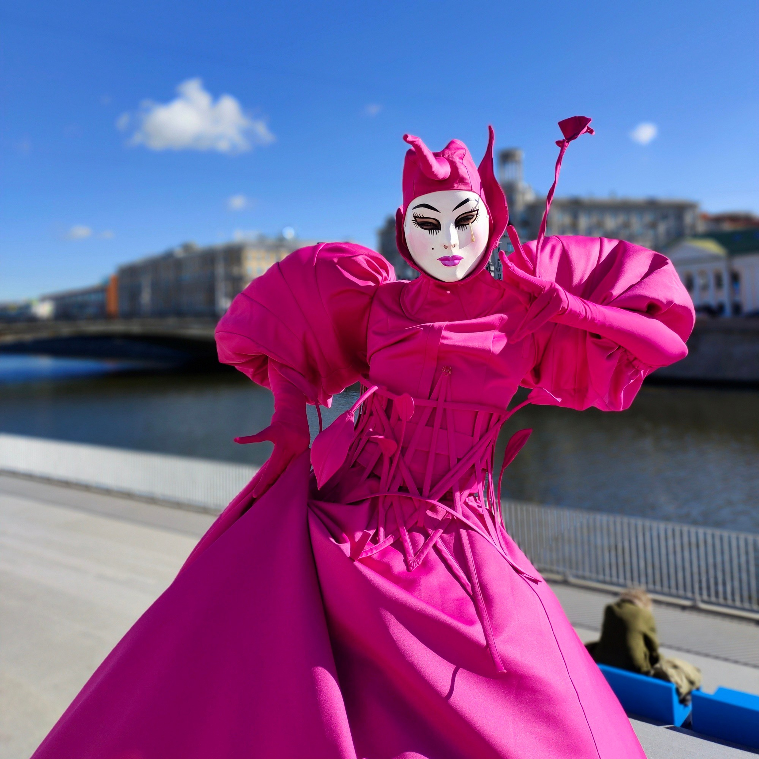 Блог. Фотографии, видео от Лисавлесу. Мимы и Ходулисты на встречу гостей. Москва