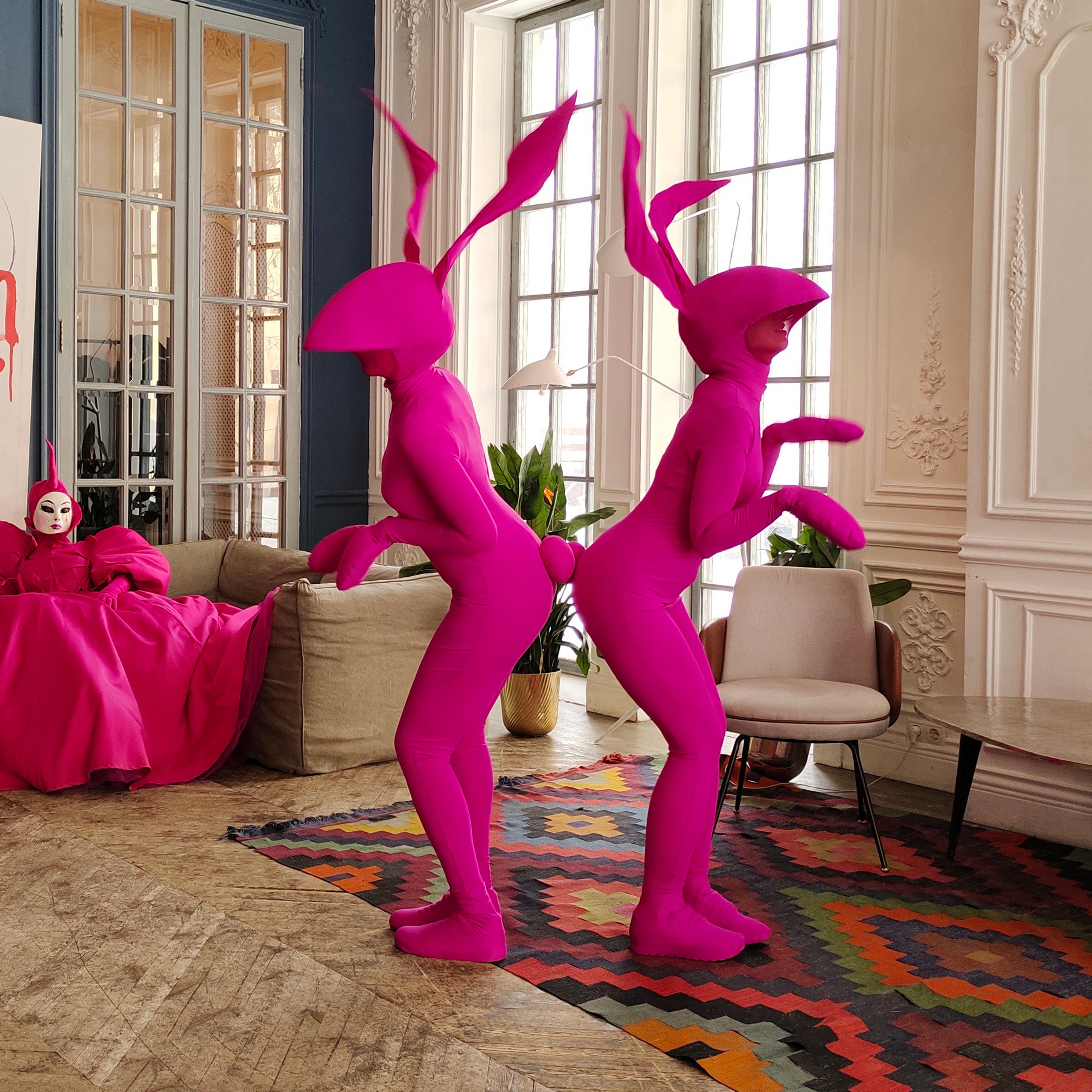 Блог. Фотографии, видео от Лисавлесу. Мимы и Ходулисты на встречу гостей. Москва