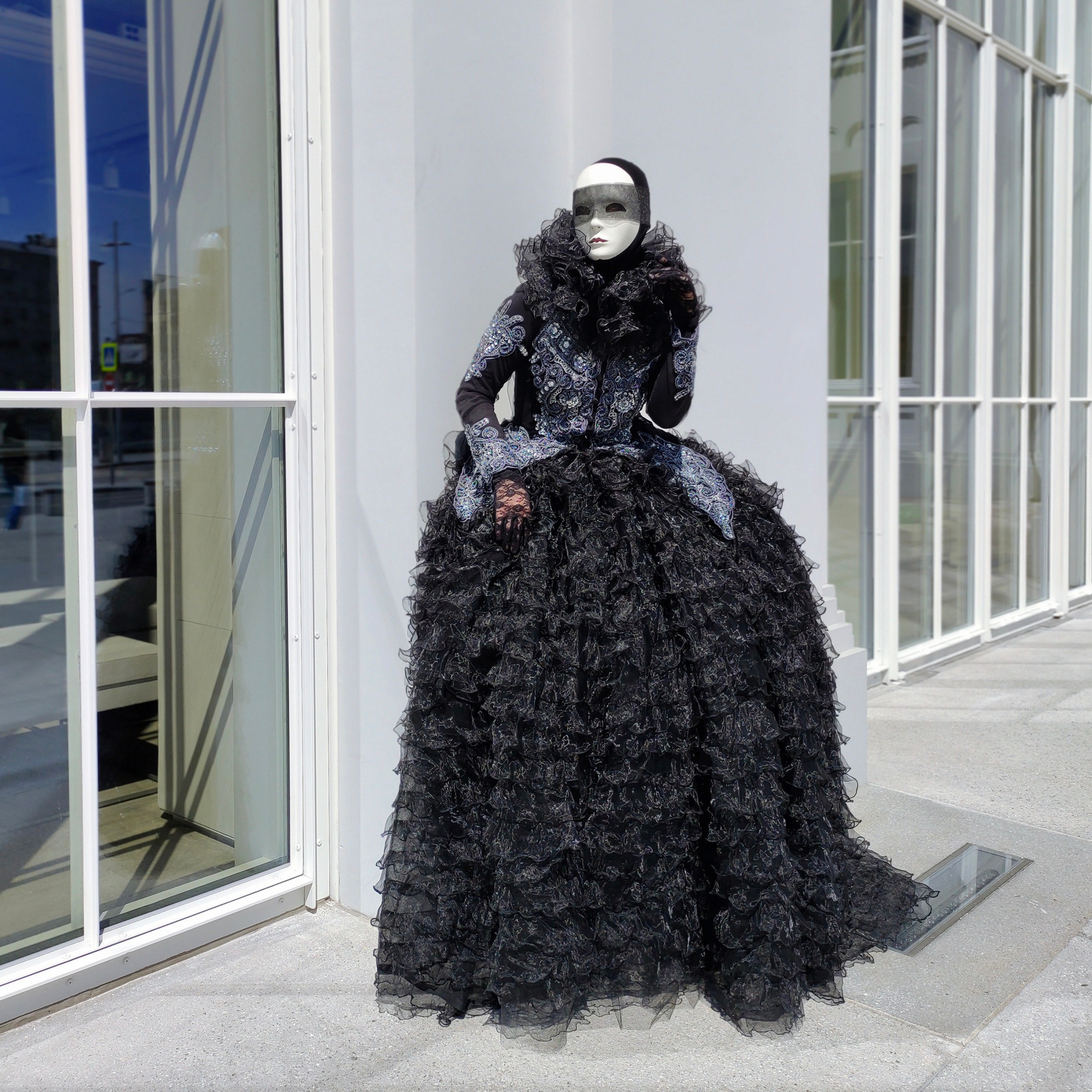 Блог. Фотографии, видео от Лисавлесу. Мимы и Ходулисты на встречу гостей. Москва