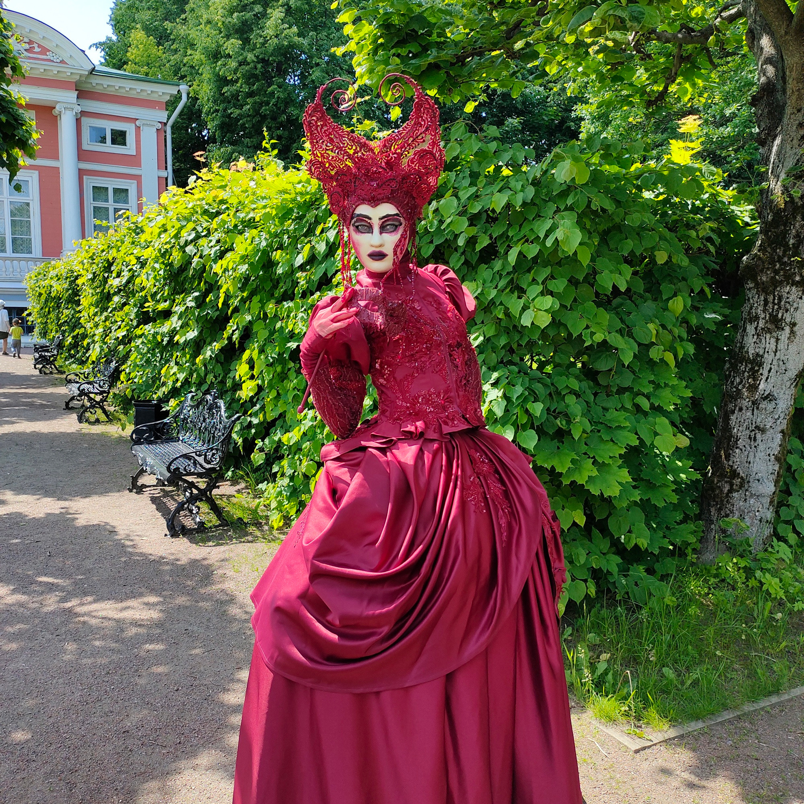 Блог. Фотографии, видео от Лисавлесу. Мимы и Ходулисты на встречу гостей. Москва