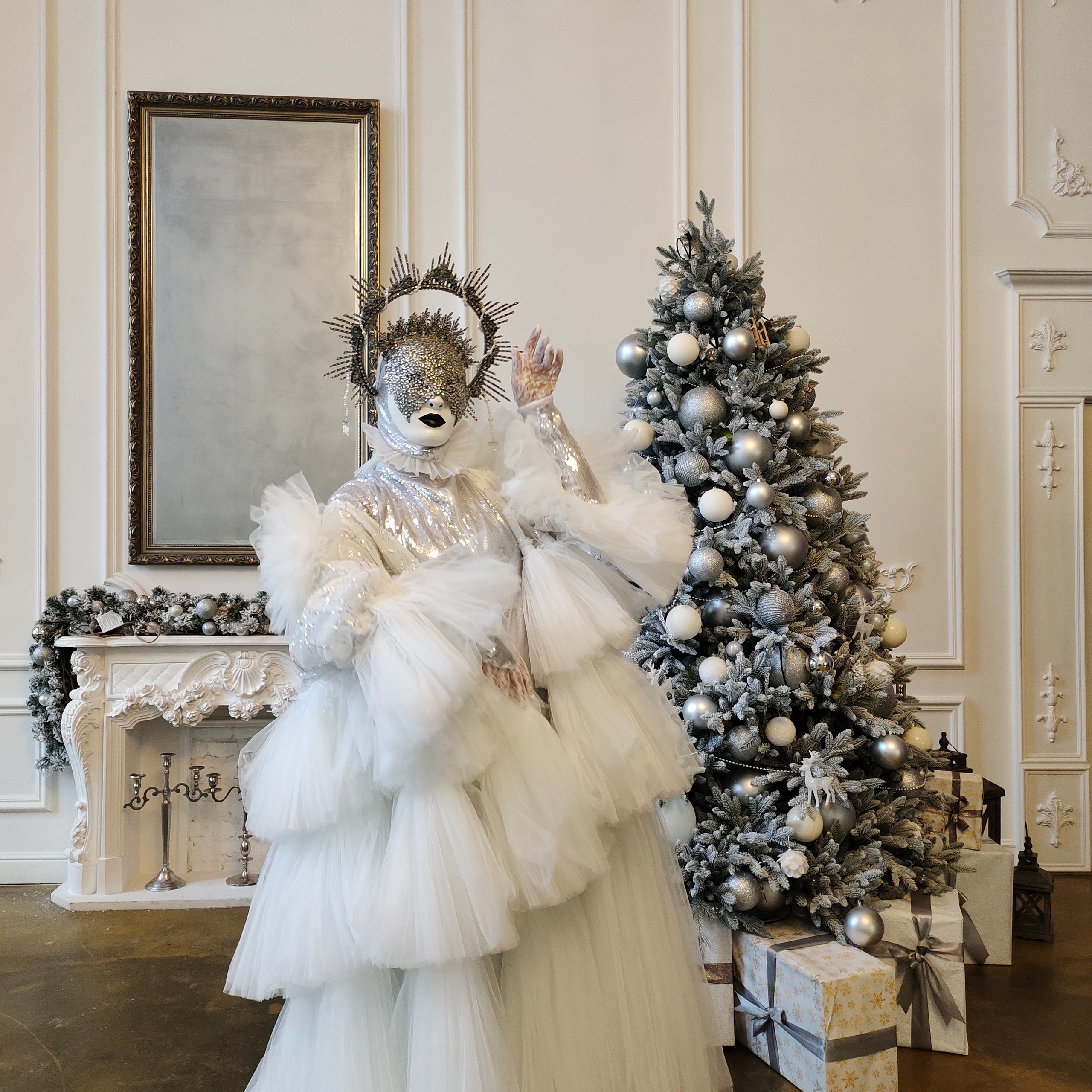 Блог. Фотографии, видео от Лисавлесу. Мимы и Ходулисты на встречу гостей. Москва