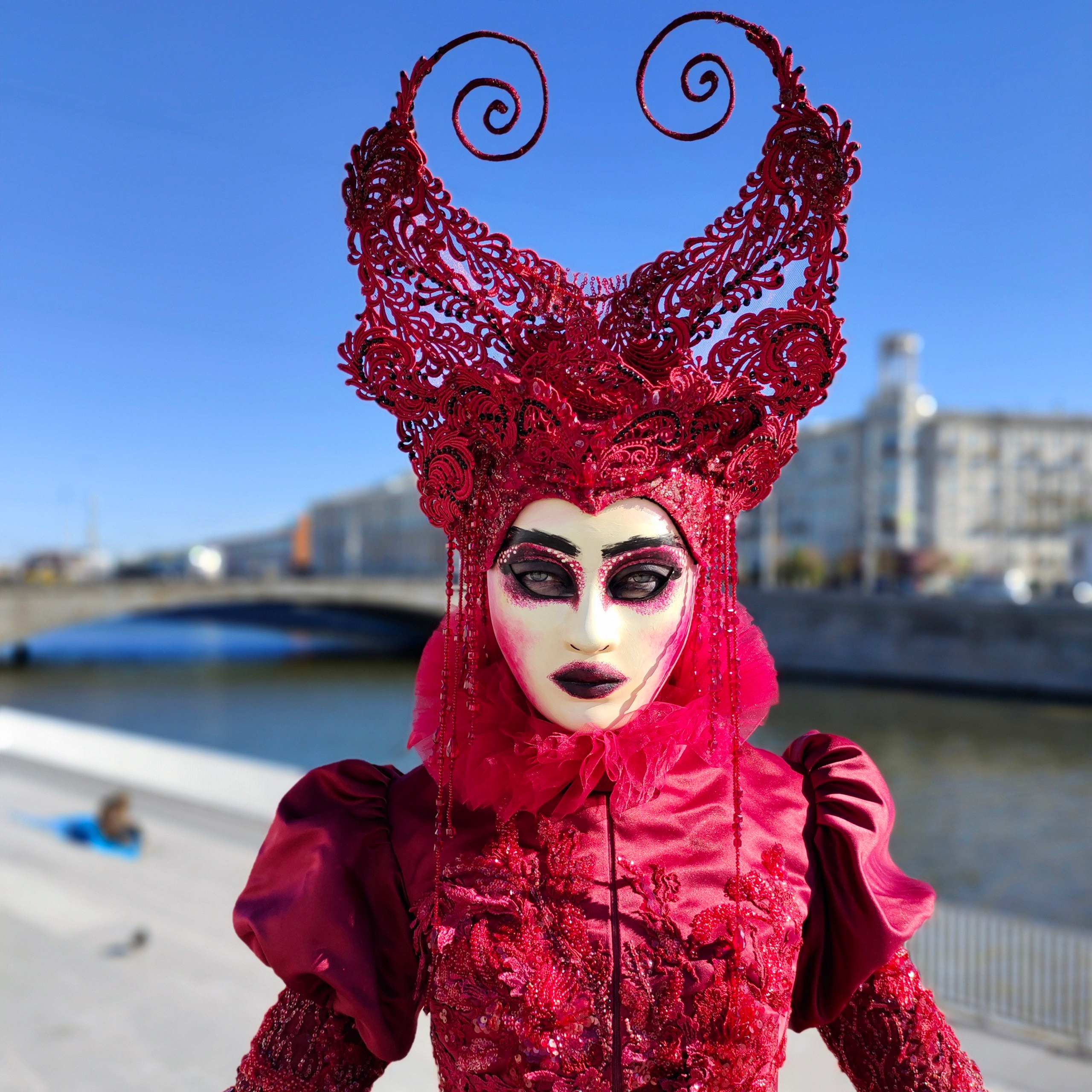 Блог. Фотографии, видео от Лисавлесу. Мимы и Ходулисты на встречу гостей. Москва