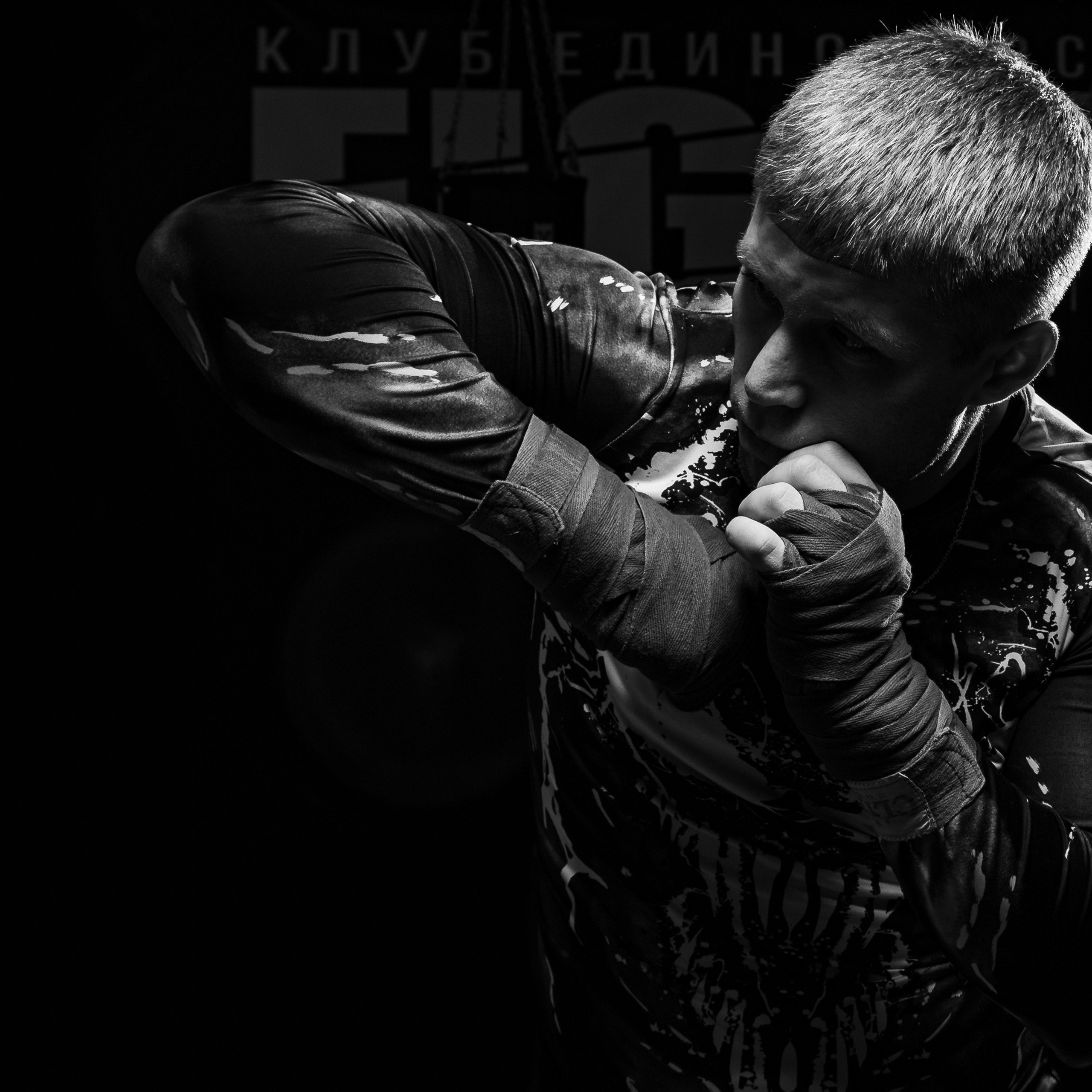 Заказать фотосессию в студии в Екатеринбурге | Мужская фотосессия. Репортажный фотограф Екатеринбург | Яркий, качественный репортаж | Концерты, клубы, репортаж, праздники, корпоративы