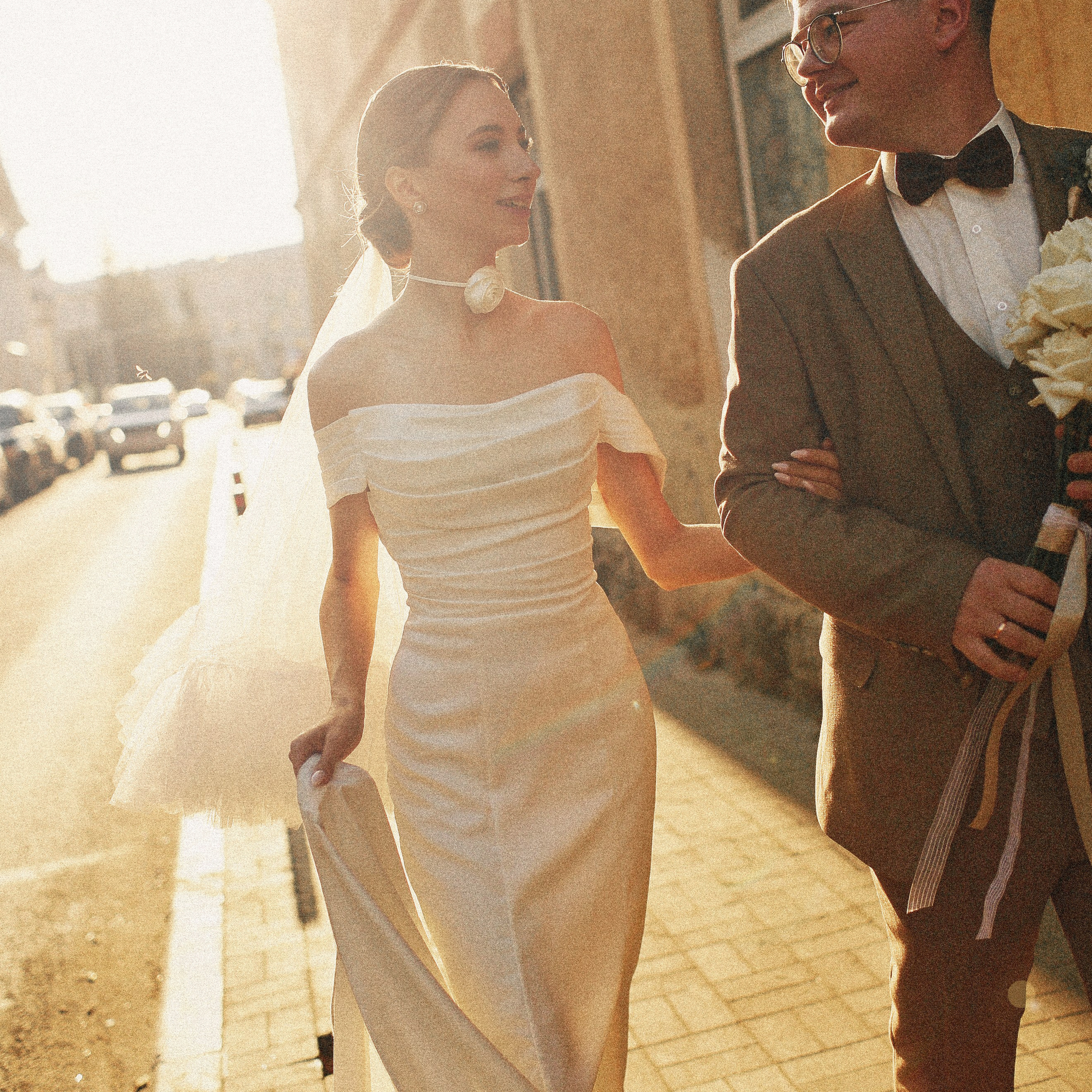 Свадебная фотосессия Ивана и Лидии в отеле и городе