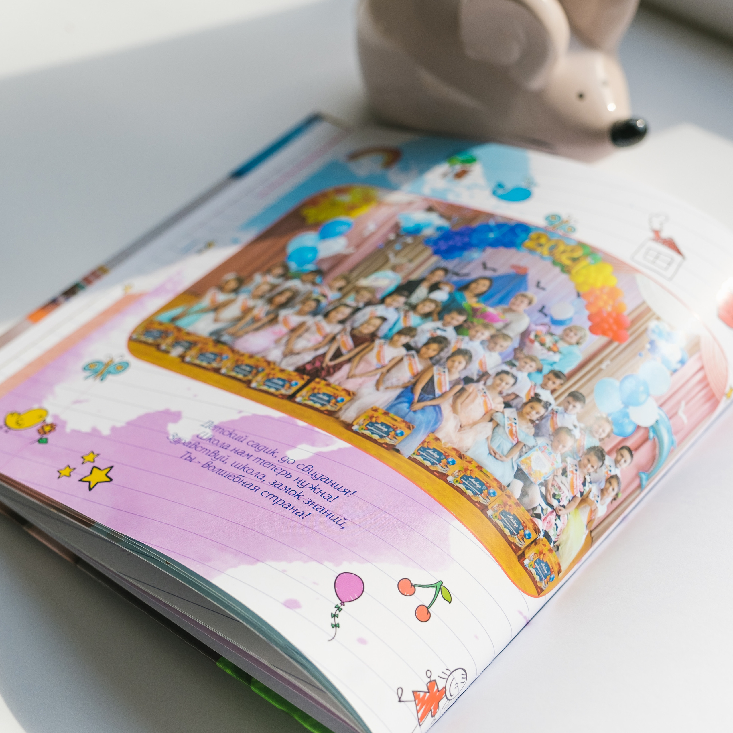 Лайт «Краски». Выпускные альбомы «Окейкнига»