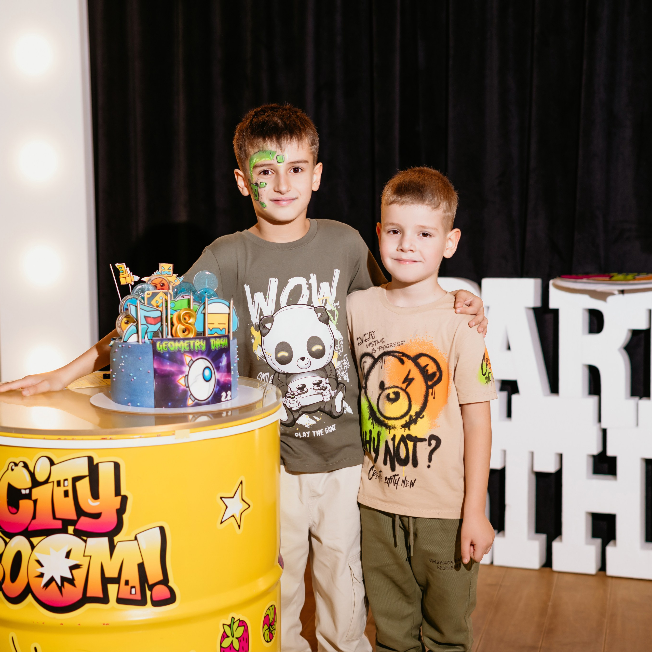 Адлану 8 лет / Loft City Boom