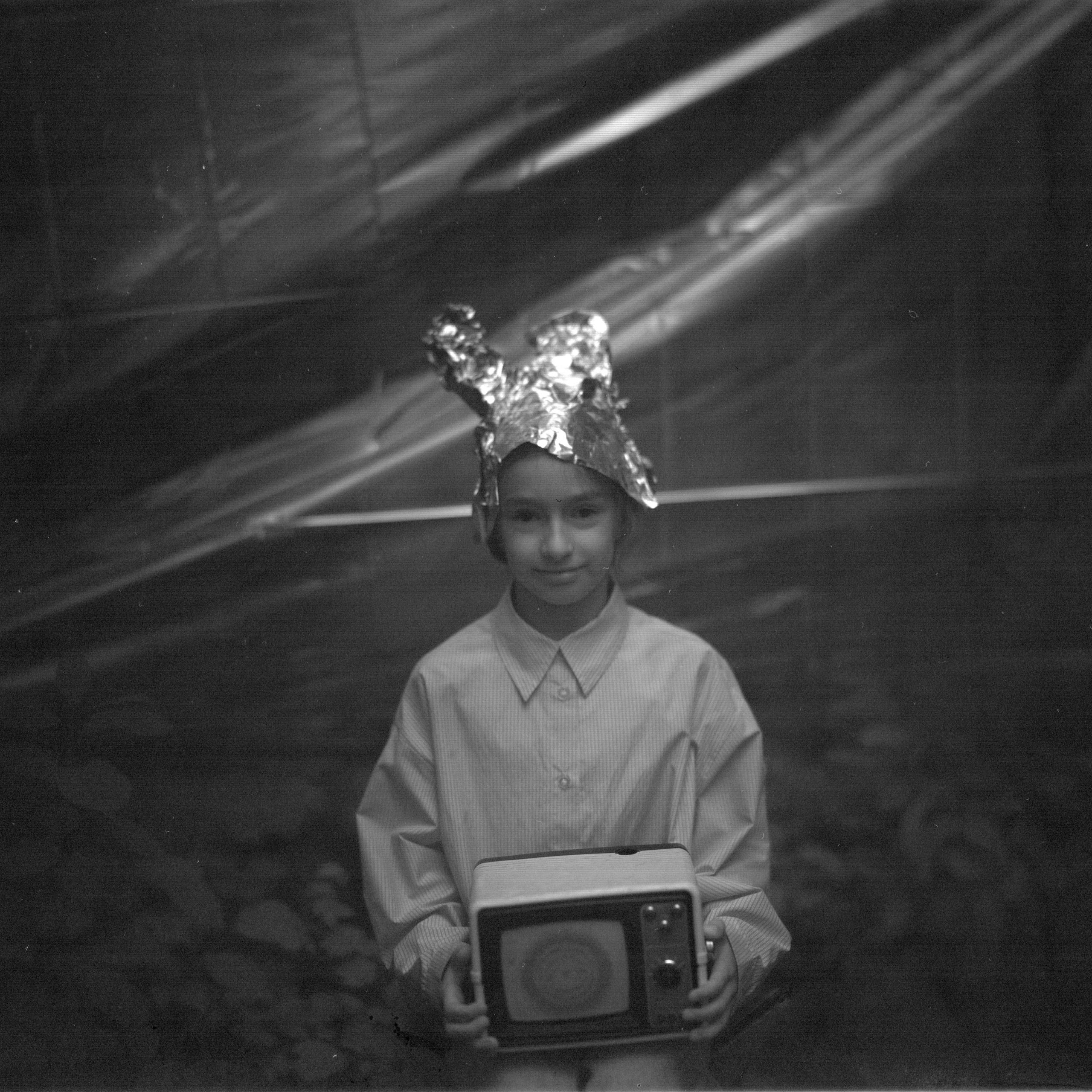 Ремонт головы с помощью Фольги и Буратино. Roman Hodirev is an esoteriologist, multidisciplinary artist, photographer and musician. Saint Petersburg, Riga