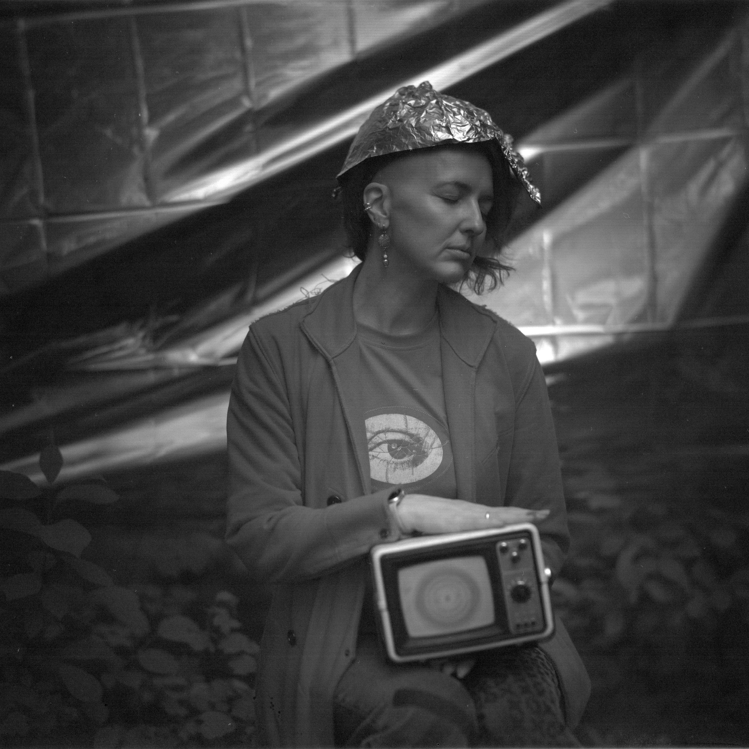 Ремонт головы с помощью Фольги и Буратино. Roman Hodirev is an esoteriologist, multidisciplinary artist, photographer and musician. Saint Petersburg, Riga