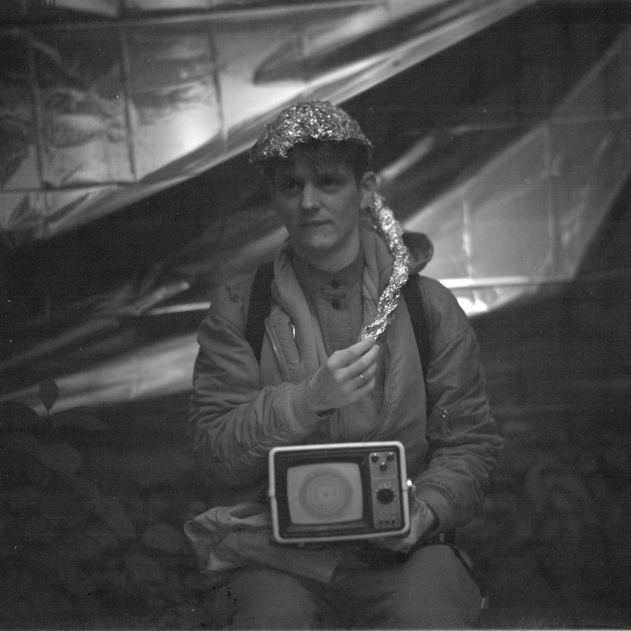 Ремонт головы с помощью Фольги и Буратино. Roman Hodirev is an esoteriologist, multidisciplinary artist, photographer and musician. Saint Petersburg, Riga