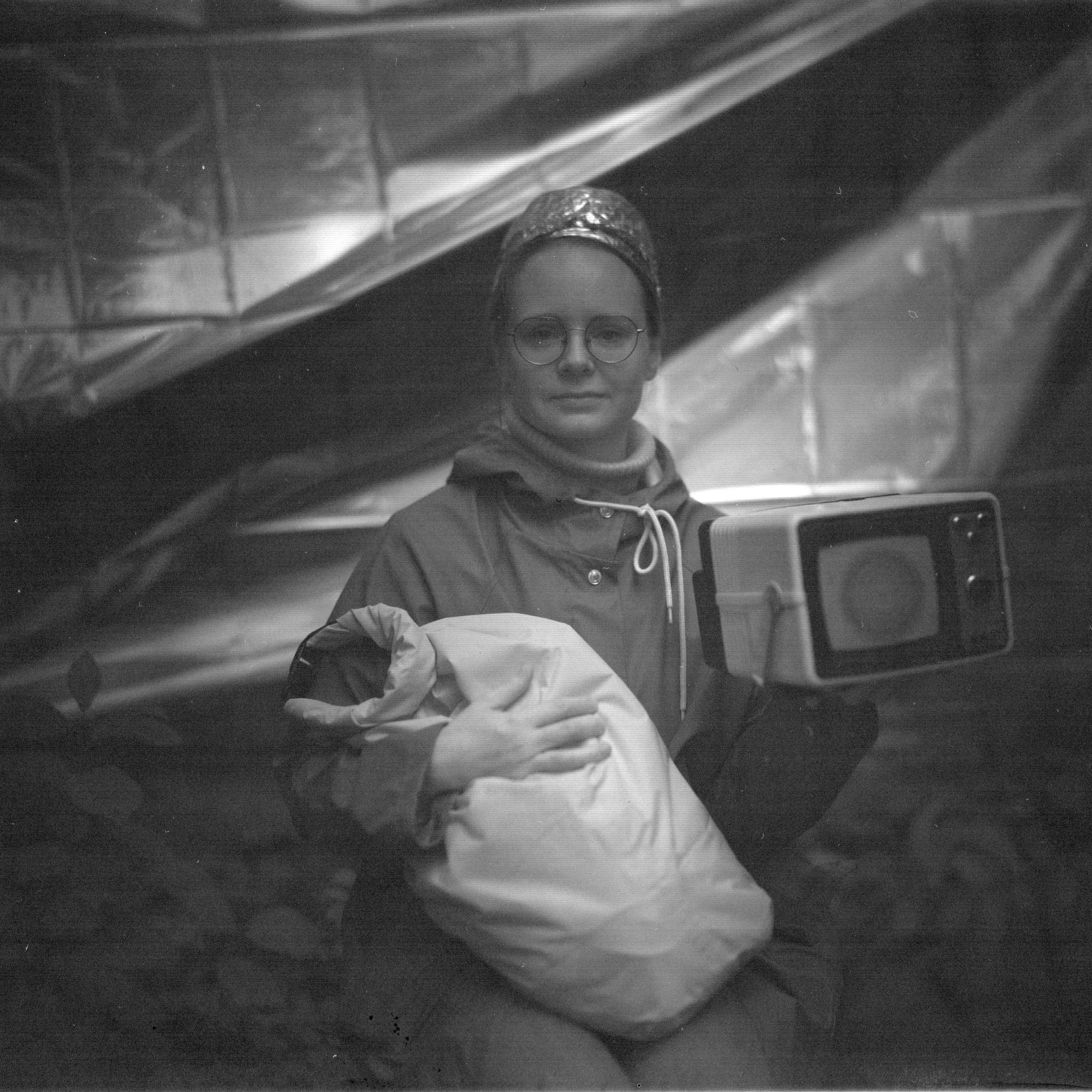 Ремонт головы с помощью Фольги и Буратино. Roman Hodirev is an esoteriologist, multidisciplinary artist, photographer and musician. Saint Petersburg, Riga