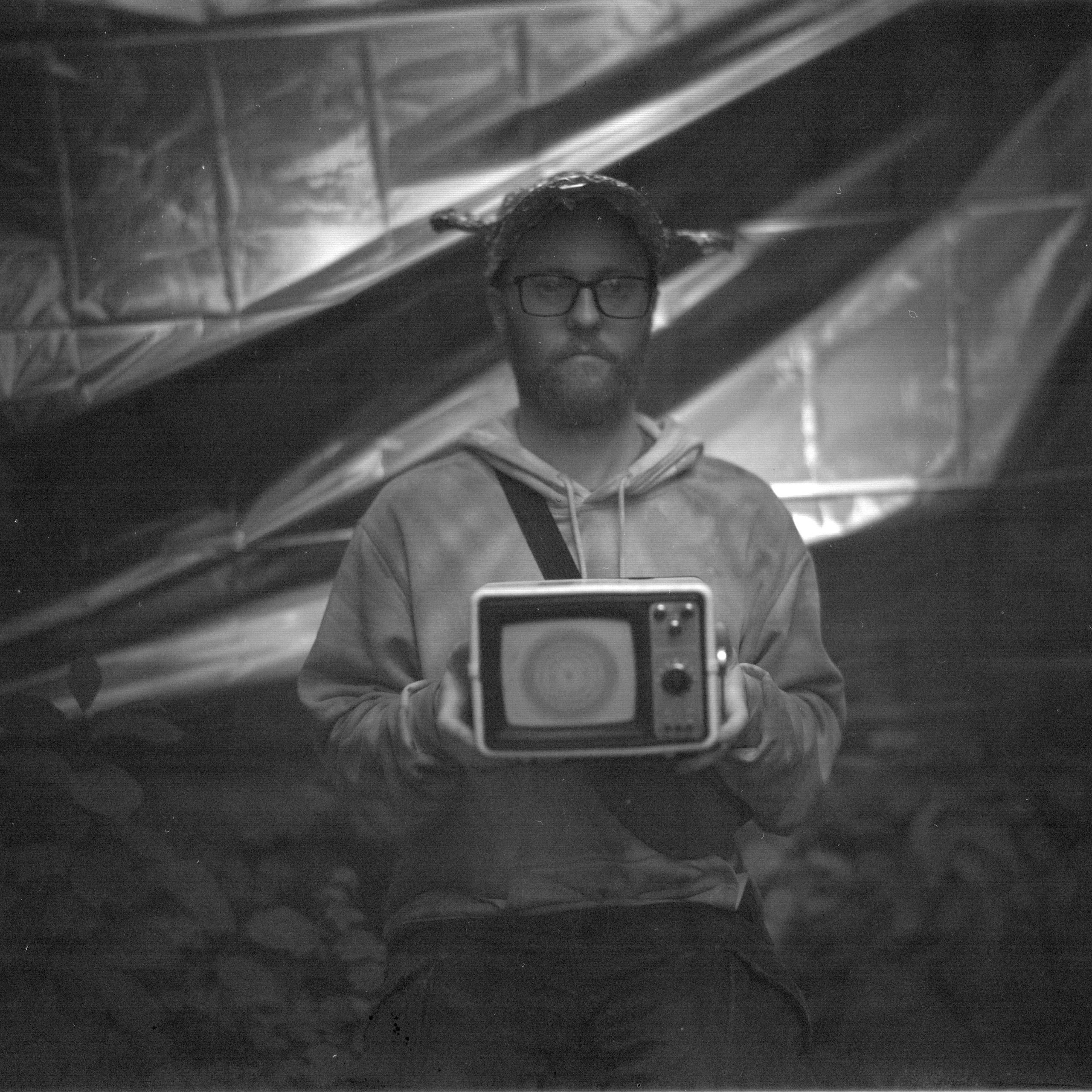 Ремонт головы с помощью Фольги и Буратино. Roman Hodirev is an esoteriologist, multidisciplinary artist, photographer and musician. Saint Petersburg, Riga