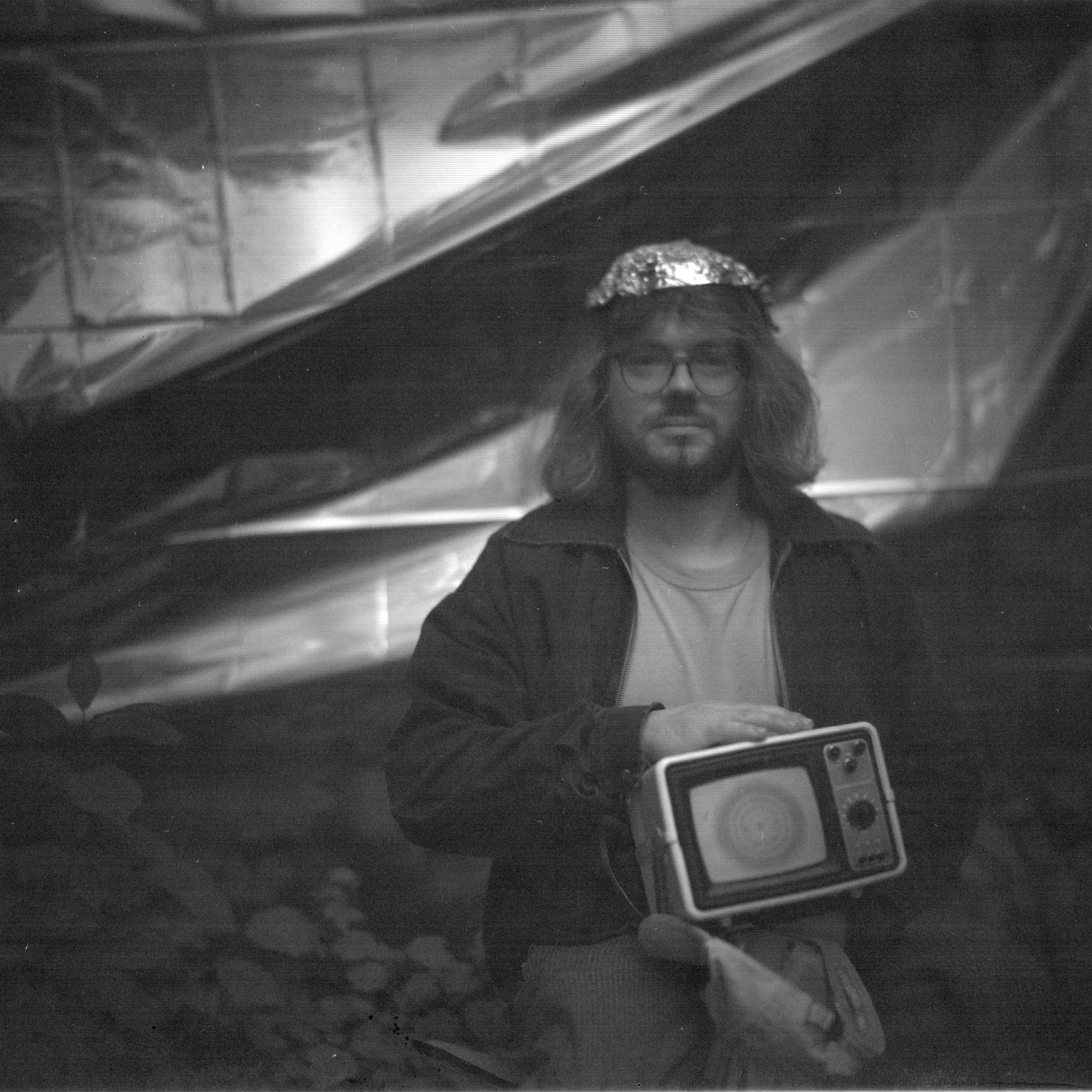 Ремонт головы с помощью Фольги и Буратино. Roman Hodirev is an esoteriologist, multidisciplinary artist, photographer and musician. Saint Petersburg, Riga