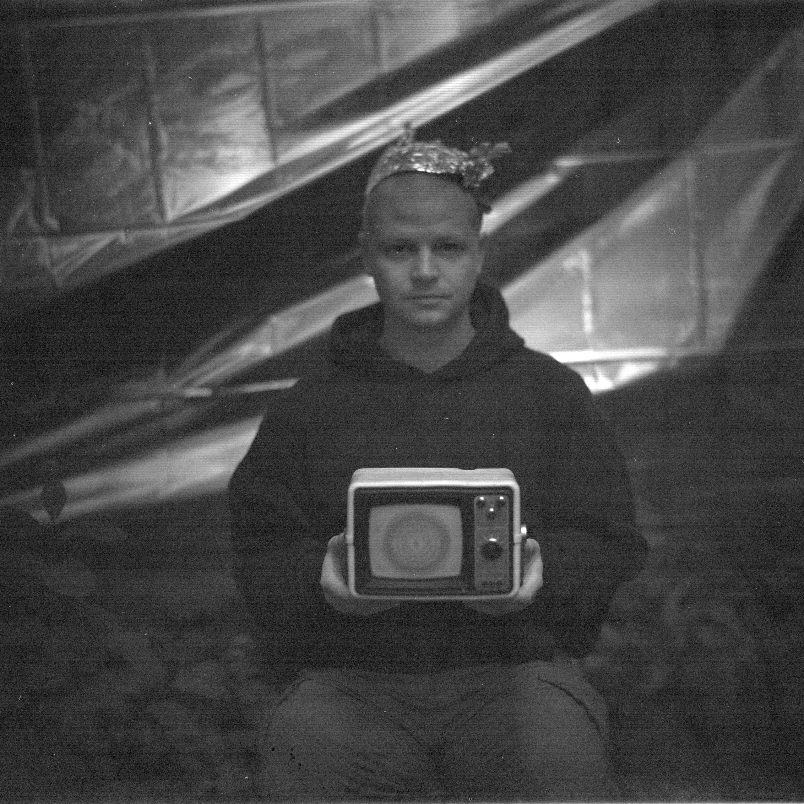 Ремонт головы с помощью Фольги и Буратино. Roman Hodirev is an esoteriologist, multidisciplinary artist, photographer and musician. Saint Petersburg, Riga