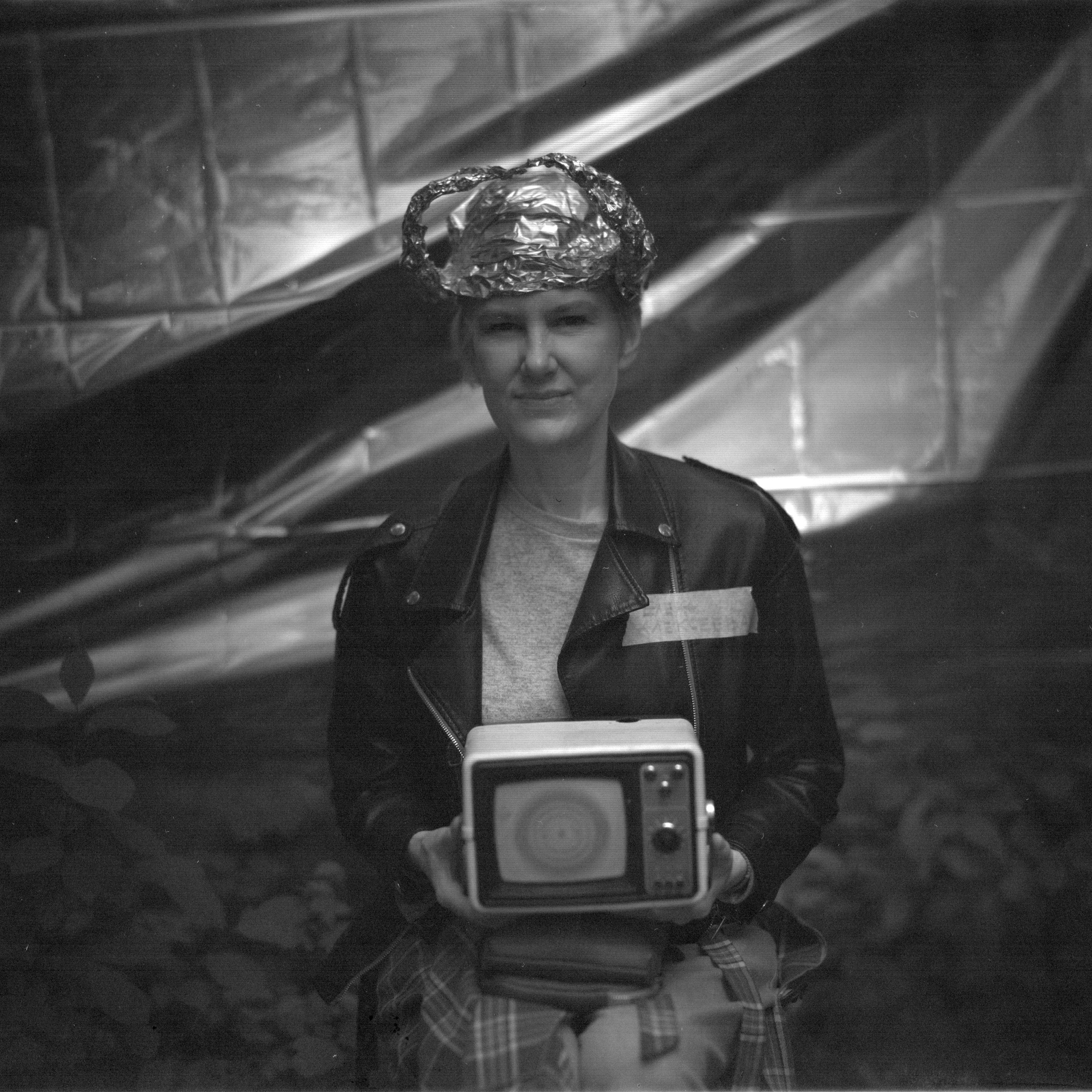 Ремонт головы с помощью Фольги и Буратино. Roman Hodirev is an esoteriologist, multidisciplinary artist, photographer and musician. Saint Petersburg, Riga