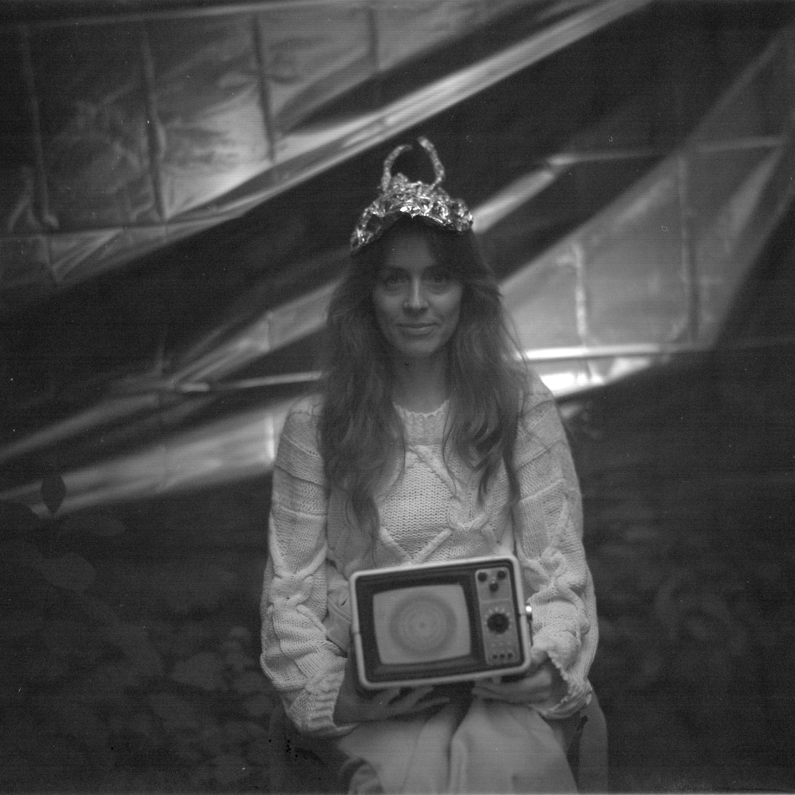 Ремонт головы с помощью Фольги и Буратино. Roman Hodirev is an esoteriologist, multidisciplinary artist, photographer and musician. Saint Petersburg, Riga