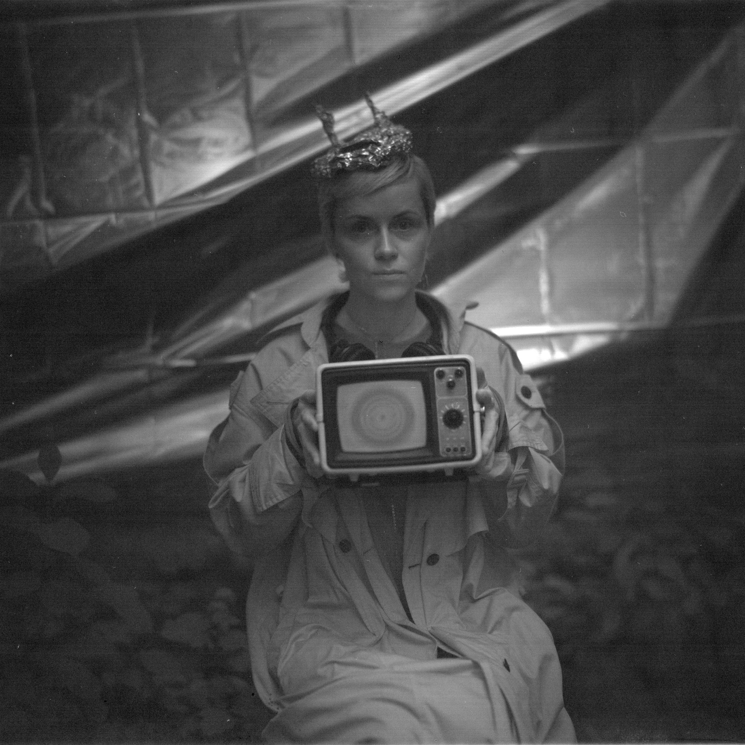 Ремонт головы с помощью Фольги и Буратино. Roman Hodirev is an esoteriologist, multidisciplinary artist, photographer and musician. Saint Petersburg, Riga