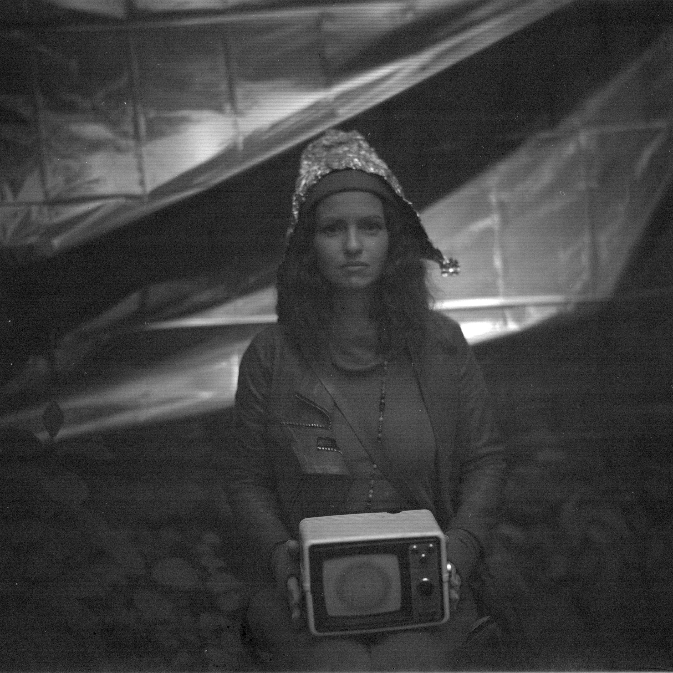 Ремонт головы с помощью Фольги и Буратино. Roman Hodirev is an esoteriologist, multidisciplinary artist, photographer and musician. Saint Petersburg, Riga