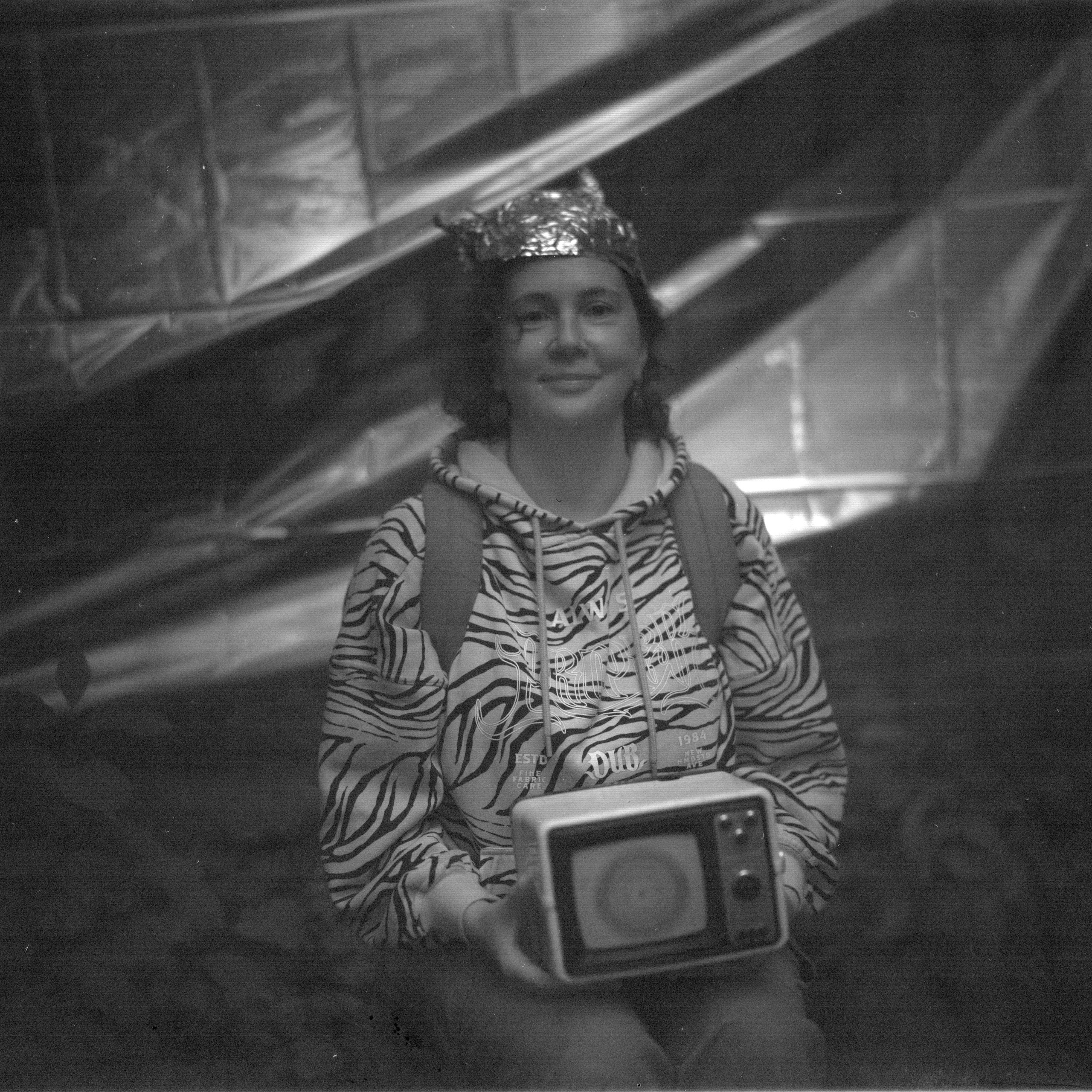 Ремонт головы с помощью Фольги и Буратино. Roman Hodirev is an esoteriologist, multidisciplinary artist, photographer and musician. Saint Petersburg, Riga