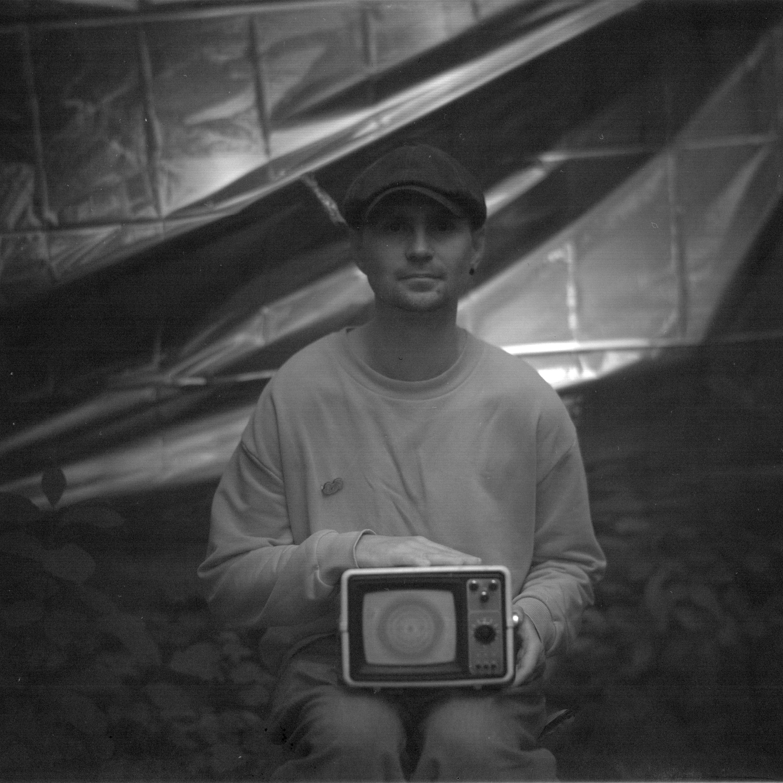 Ремонт головы с помощью Фольги и Буратино. Roman Hodirev is an esoteriologist, multidisciplinary artist, photographer and musician. Saint Petersburg, Riga