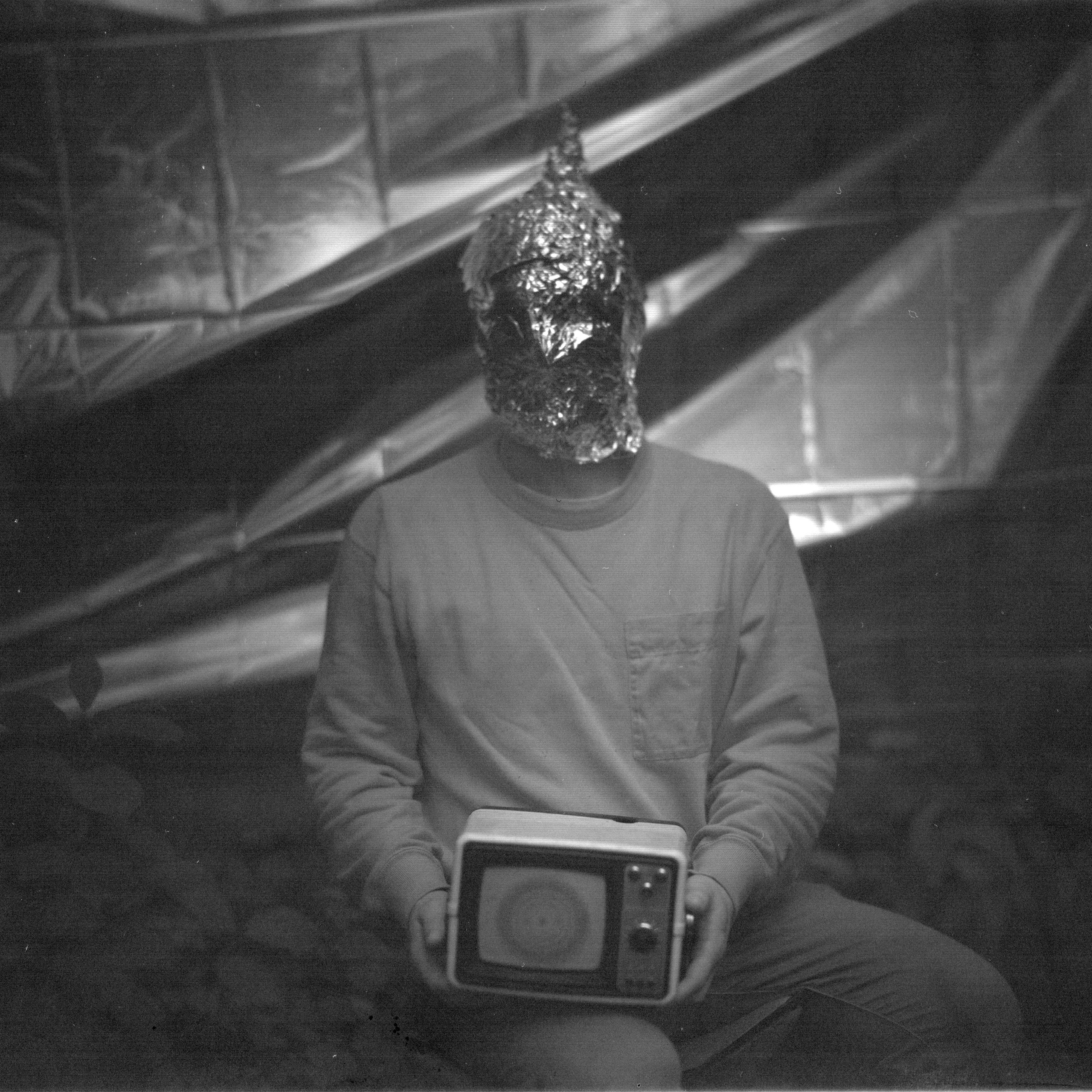 Ремонт головы с помощью Фольги и Буратино. Roman Hodirev is an esoteriologist, multidisciplinary artist, photographer and musician. Saint Petersburg, Riga