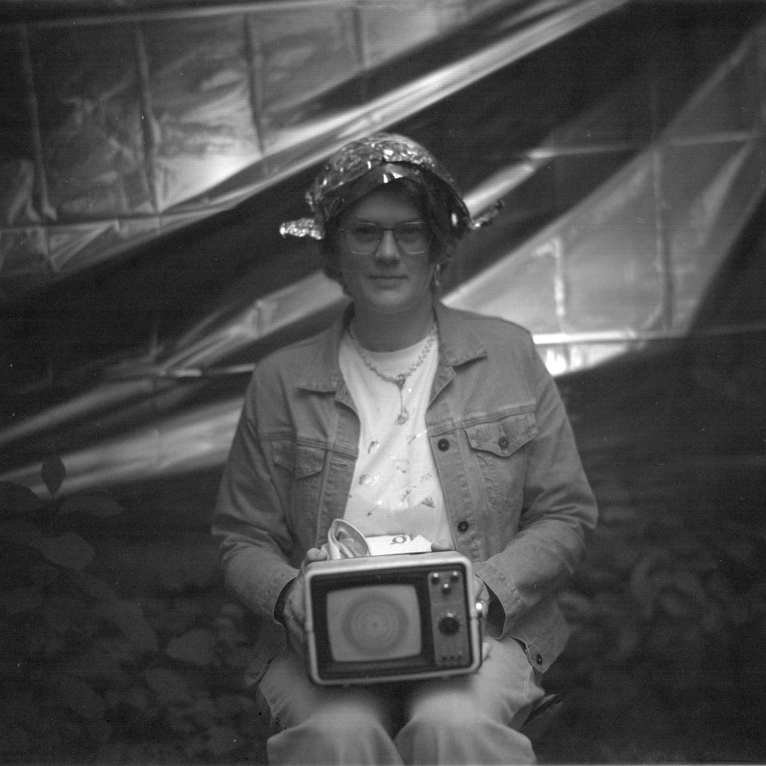 Ремонт головы с помощью Фольги и Буратино. Roman Hodirev is an esoteriologist, multidisciplinary artist, photographer and musician. Saint Petersburg, Riga