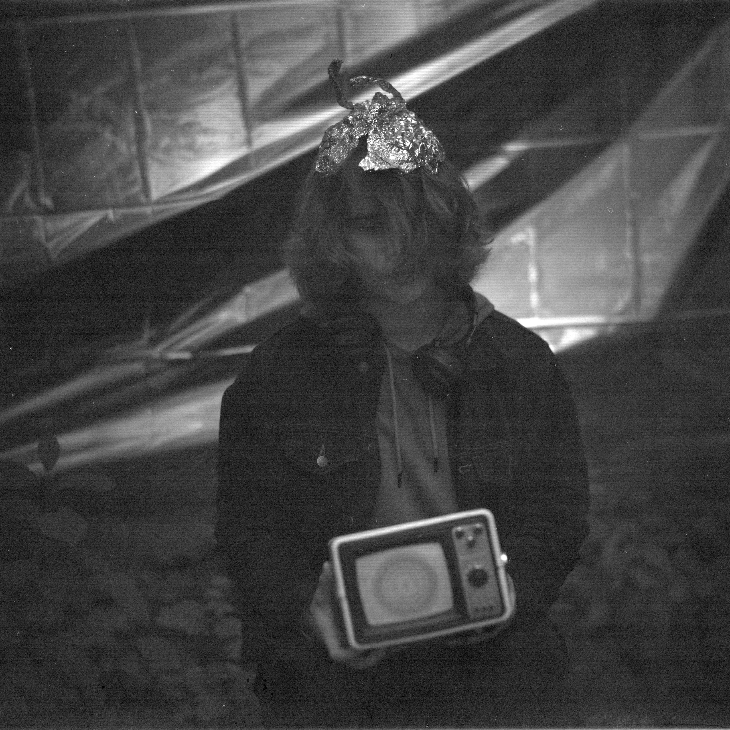 Ремонт головы с помощью Фольги и Буратино. Roman Hodirev is an esoteriologist, multidisciplinary artist, photographer and musician. Saint Petersburg, Riga