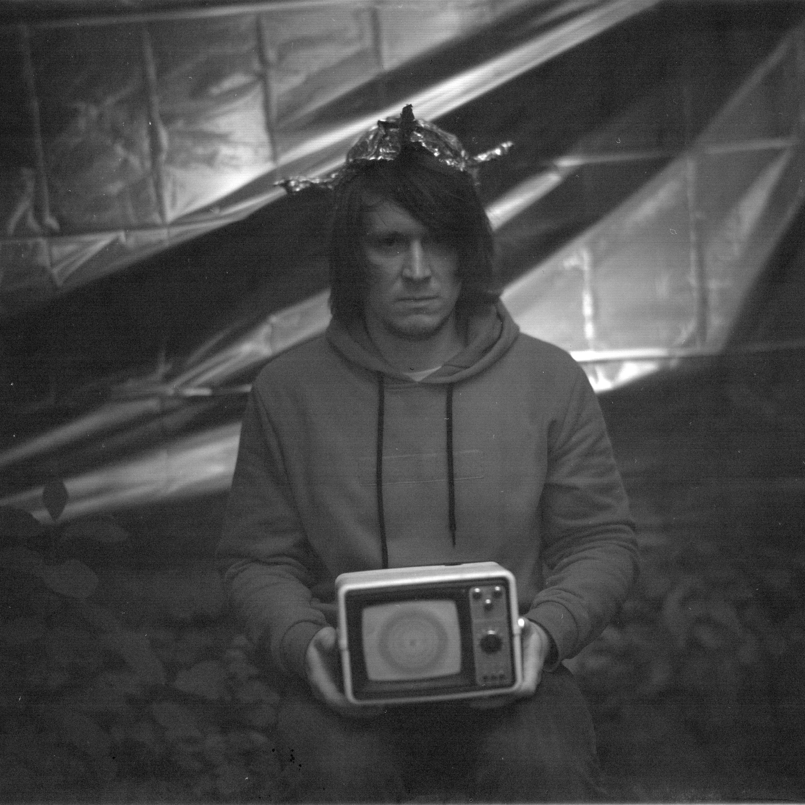 Ремонт головы с помощью Фольги и Буратино. Roman Hodirev is an esoteriologist, multidisciplinary artist, photographer and musician. Saint Petersburg, Riga