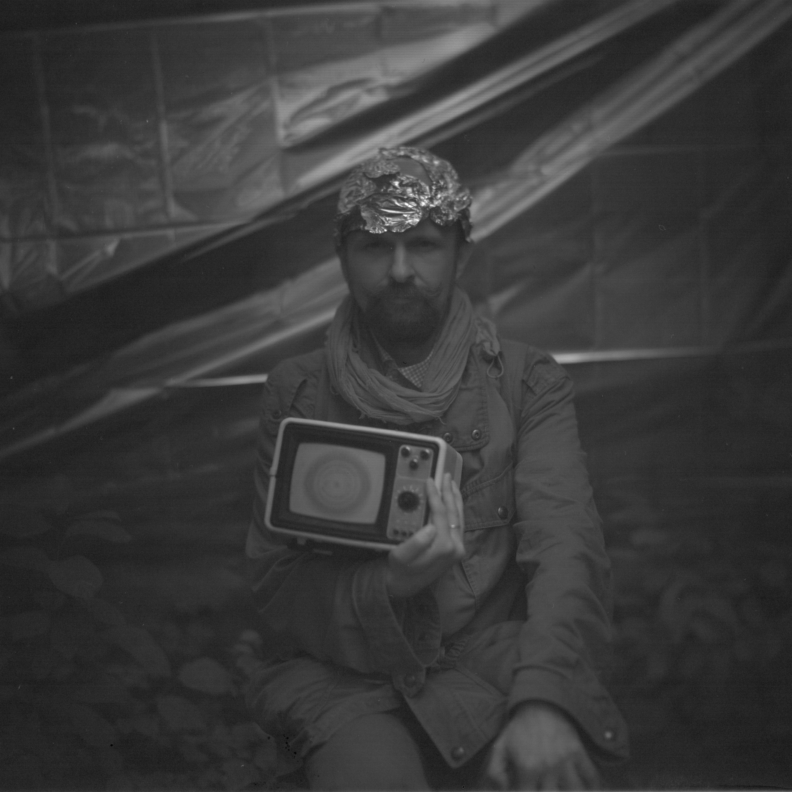 Ремонт головы с помощью Фольги и Буратино. Roman Hodirev is an esoteriologist, multidisciplinary artist, photographer and musician. Saint Petersburg, Riga