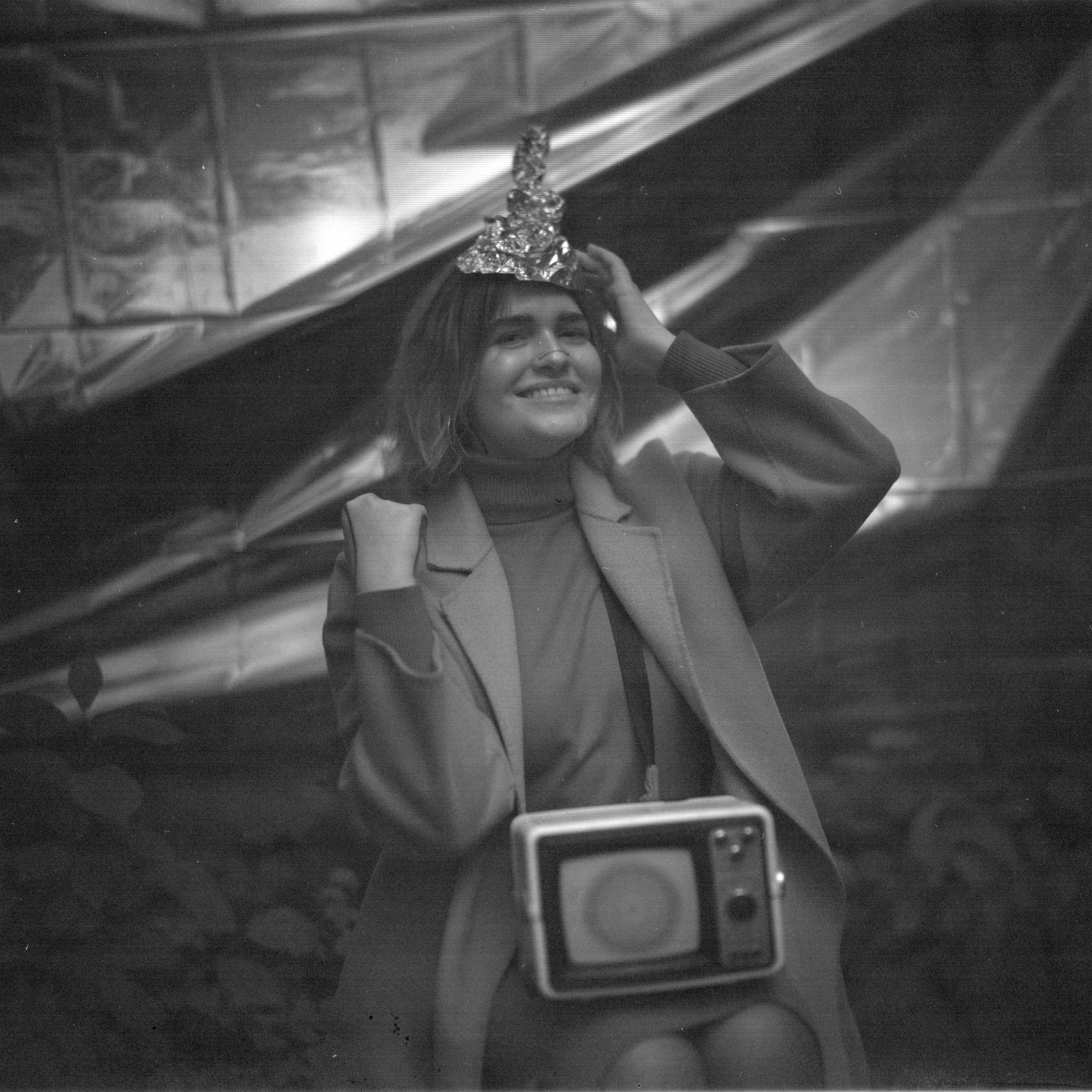 Ремонт головы с помощью Фольги и Буратино. Roman Hodirev is an esoteriologist, multidisciplinary artist, photographer and musician. Saint Petersburg, Riga