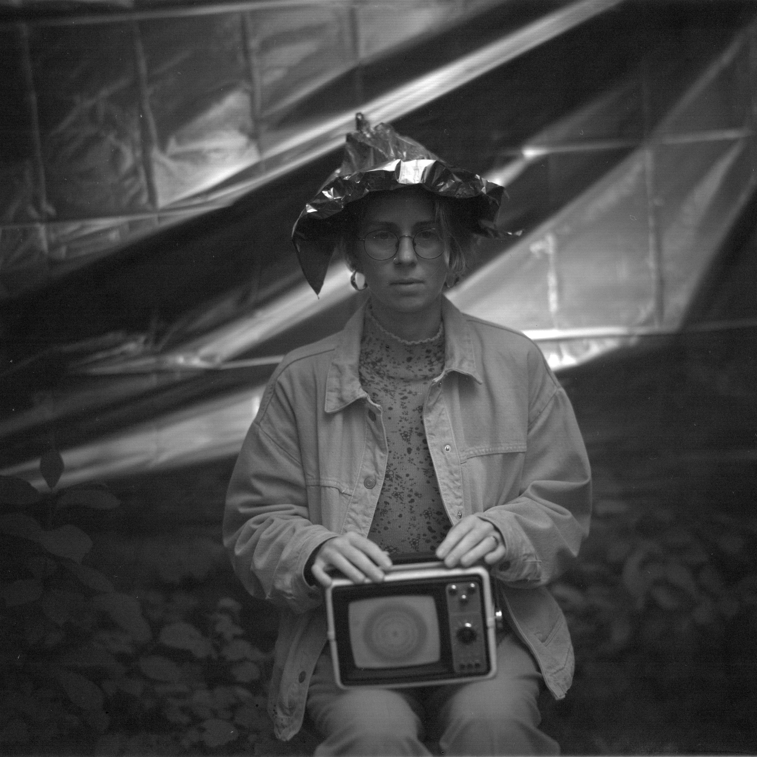 Ремонт головы с помощью Фольги и Буратино. Roman Hodirev is an esoteriologist, multidisciplinary artist, photographer and musician. Saint Petersburg, Riga