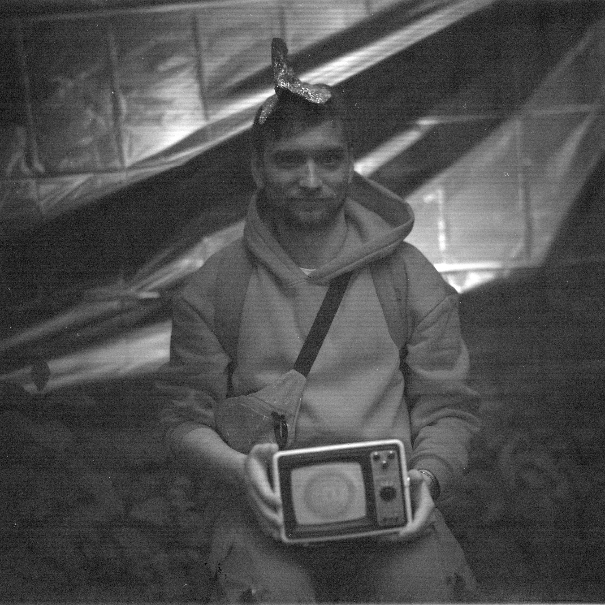 Ремонт головы с помощью Фольги и Буратино. Roman Hodirev is an esoteriologist, multidisciplinary artist, photographer and musician. Saint Petersburg, Riga