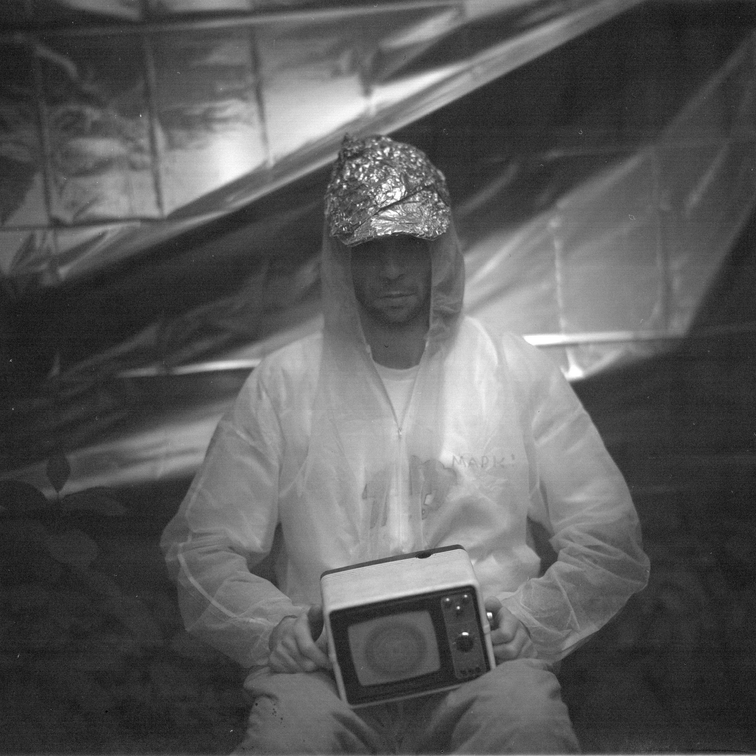 Ремонт головы с помощью Фольги и Буратино. Roman Hodirev is an esoteriologist, multidisciplinary artist, photographer and musician. Saint Petersburg, Riga