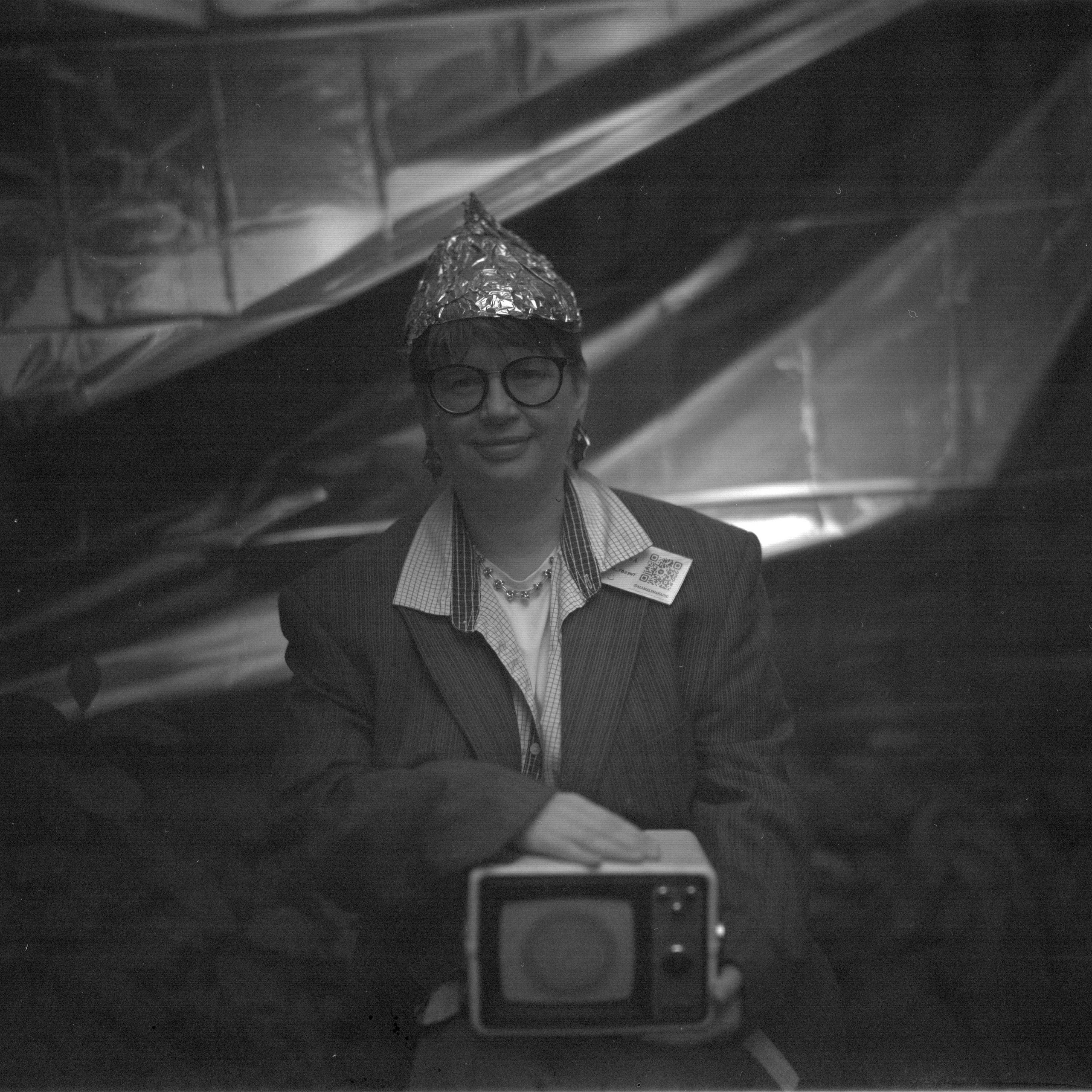 Ремонт головы с помощью Фольги и Буратино. Roman Hodirev is an esoteriologist, multidisciplinary artist, photographer and musician. Saint Petersburg, Riga