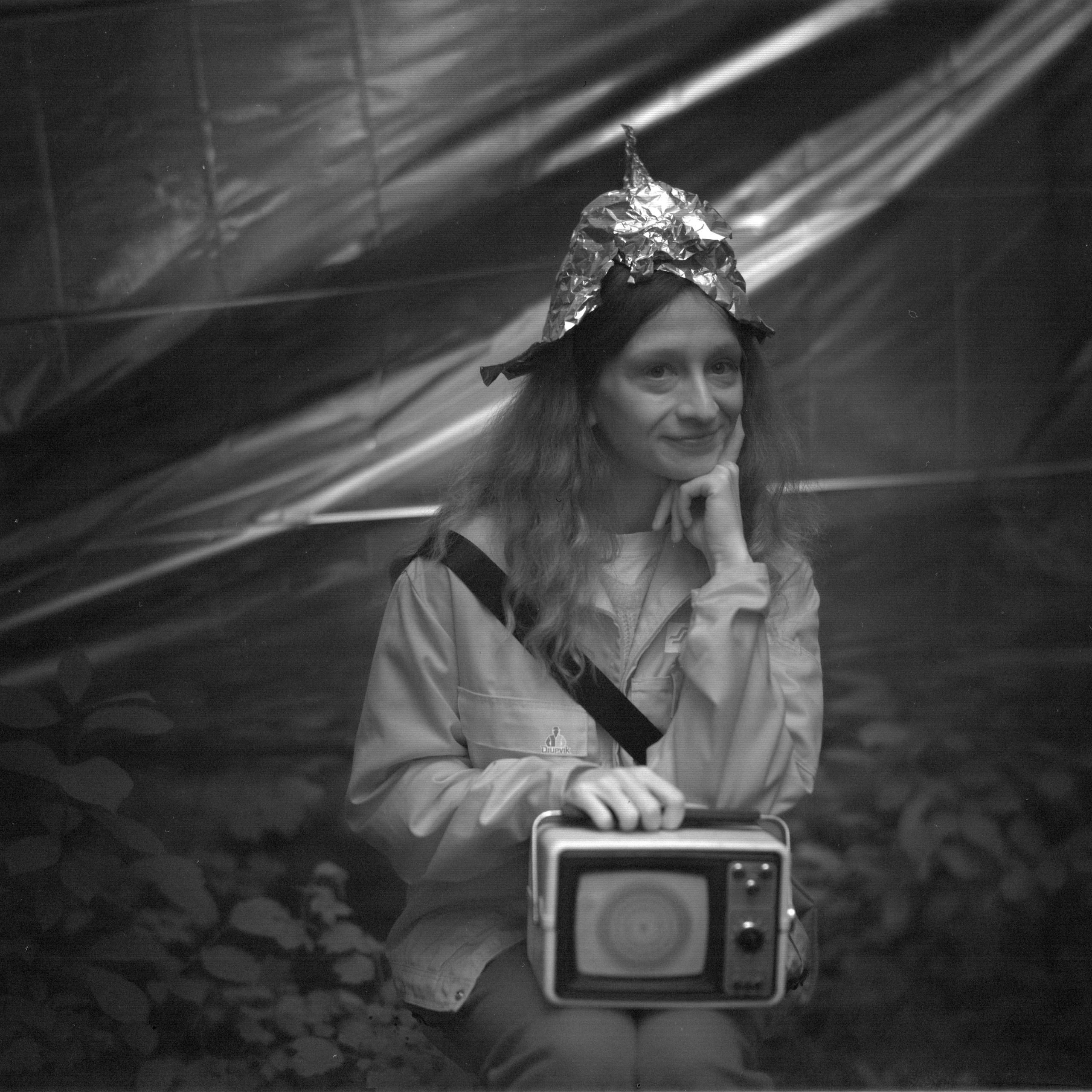 Ремонт головы с помощью Фольги и Буратино. Roman Hodirev is an esoteriologist, multidisciplinary artist, photographer and musician. Saint Petersburg, Riga