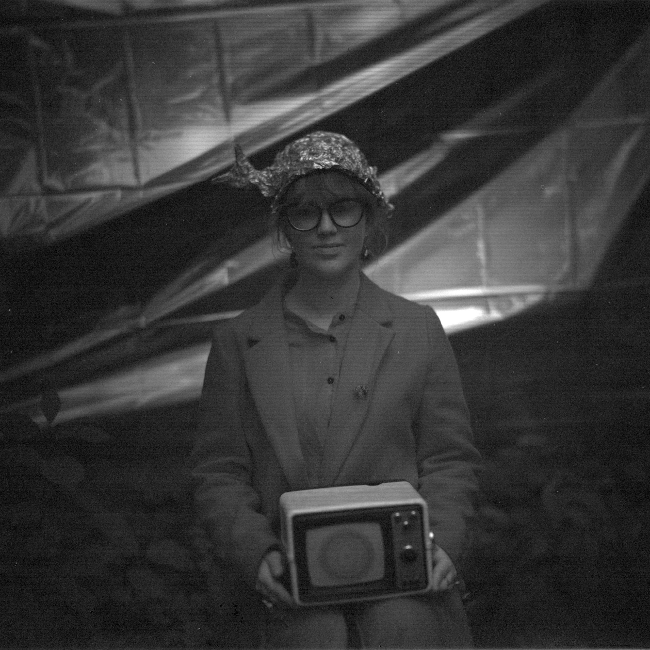 Ремонт головы с помощью Фольги и Буратино. Roman Hodirev is an esoteriologist, multidisciplinary artist, photographer and musician. Saint Petersburg, Riga