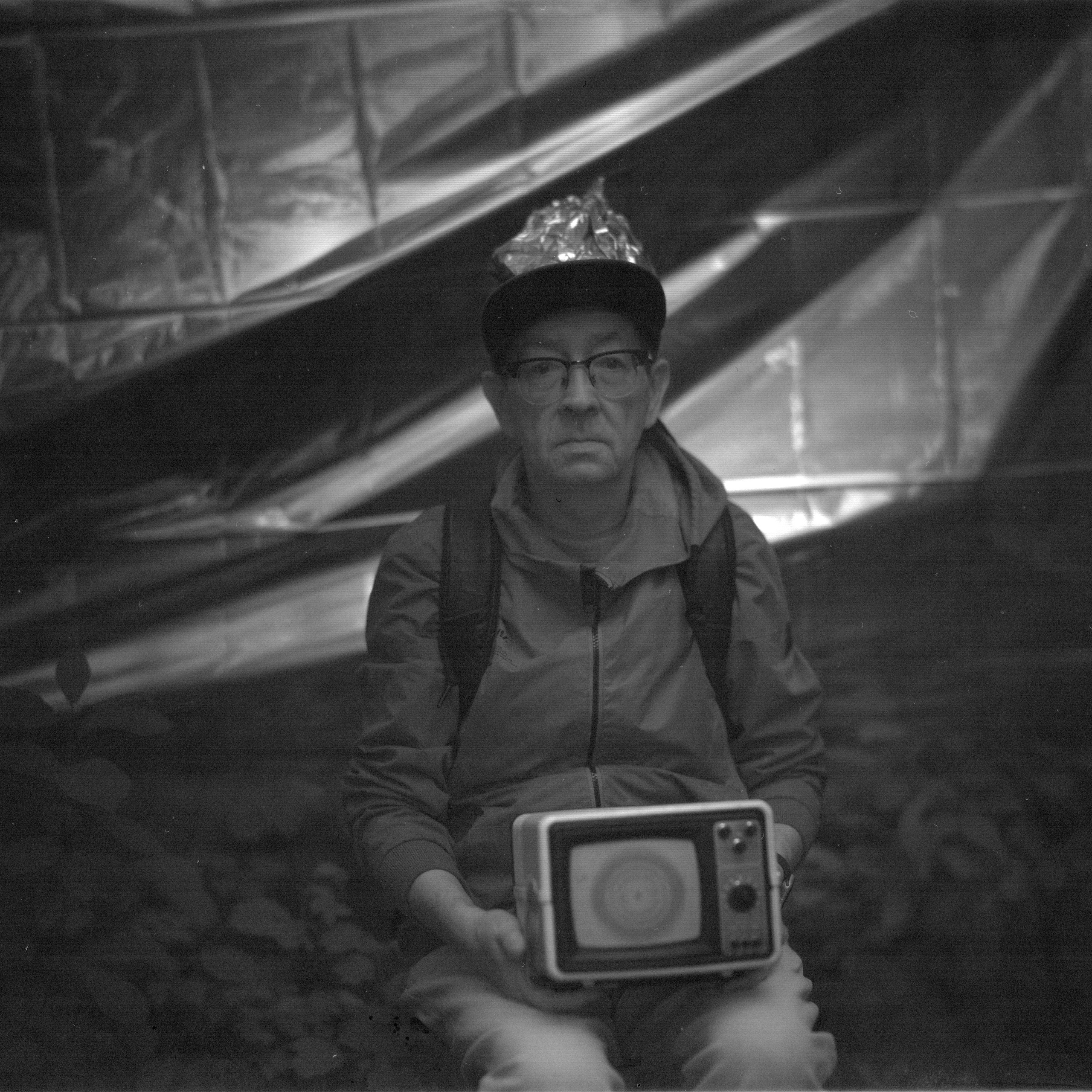 Ремонт головы с помощью Фольги и Буратино. Roman Hodirev is an esoteriologist, multidisciplinary artist, photographer and musician. Saint Petersburg, Riga