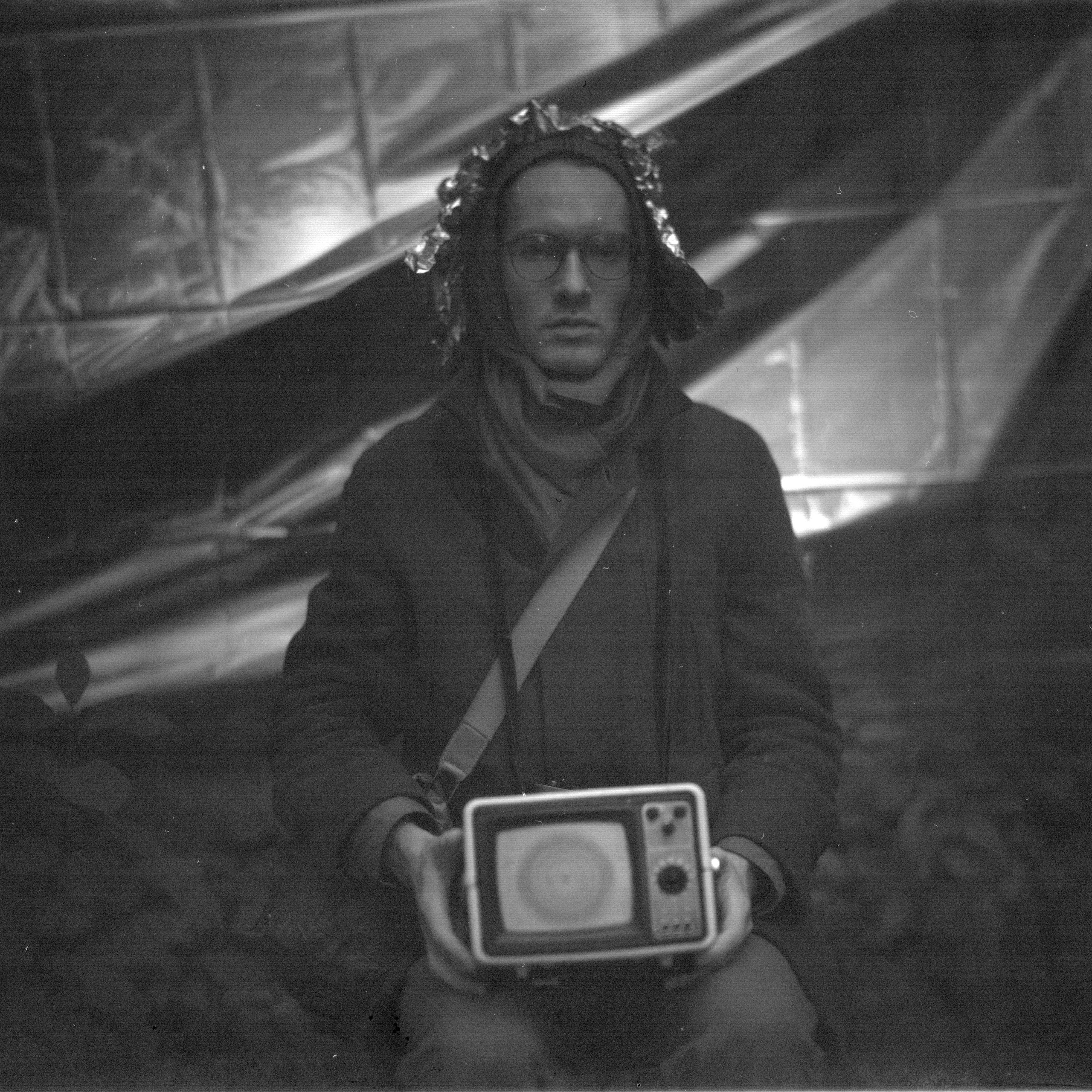 Ремонт головы с помощью Фольги и Буратино. Roman Hodirev is an esoteriologist, multidisciplinary artist, photographer and musician. Saint Petersburg, Riga