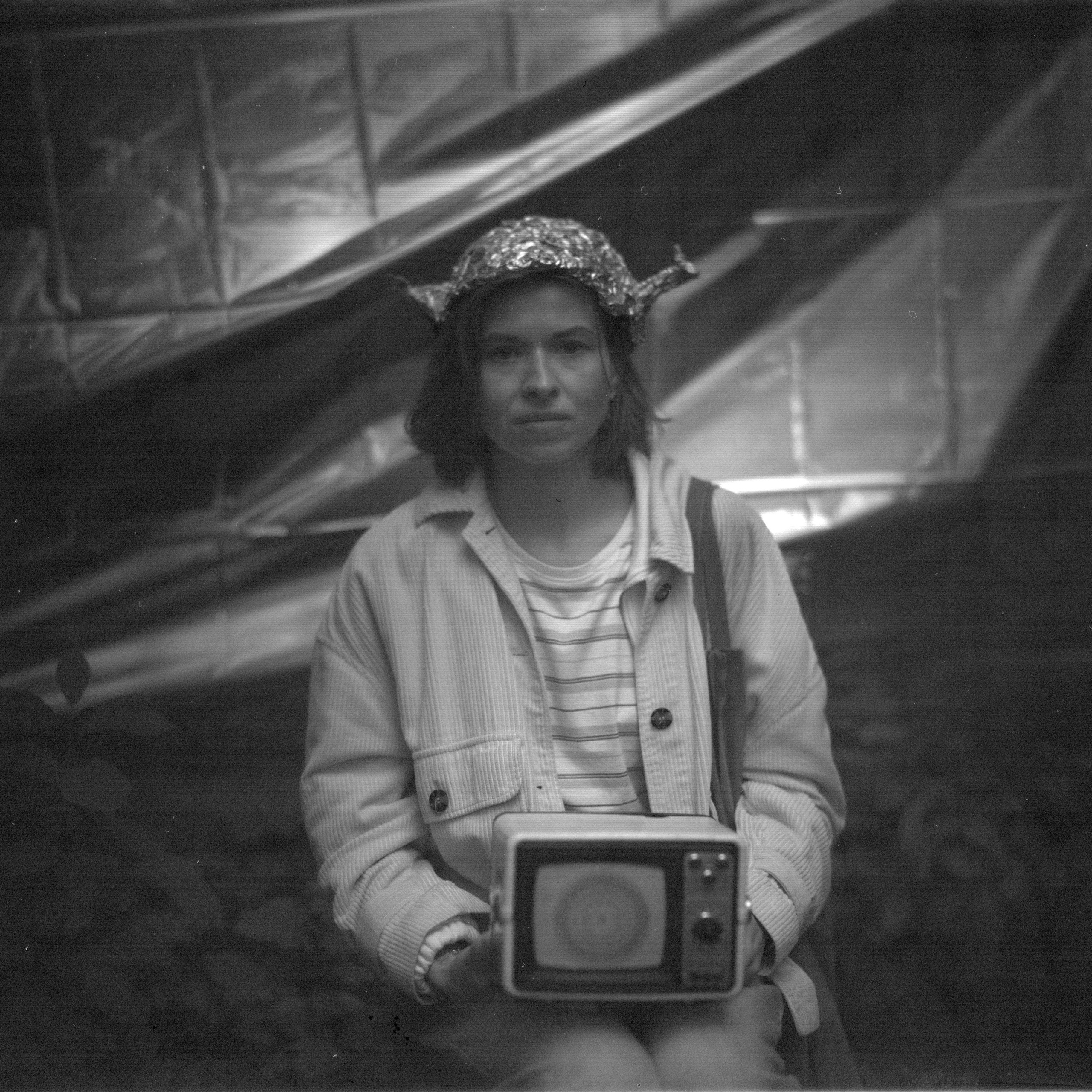 Ремонт головы с помощью Фольги и Буратино. Roman Hodirev is an esoteriologist, multidisciplinary artist, photographer and musician. Saint Petersburg, Riga