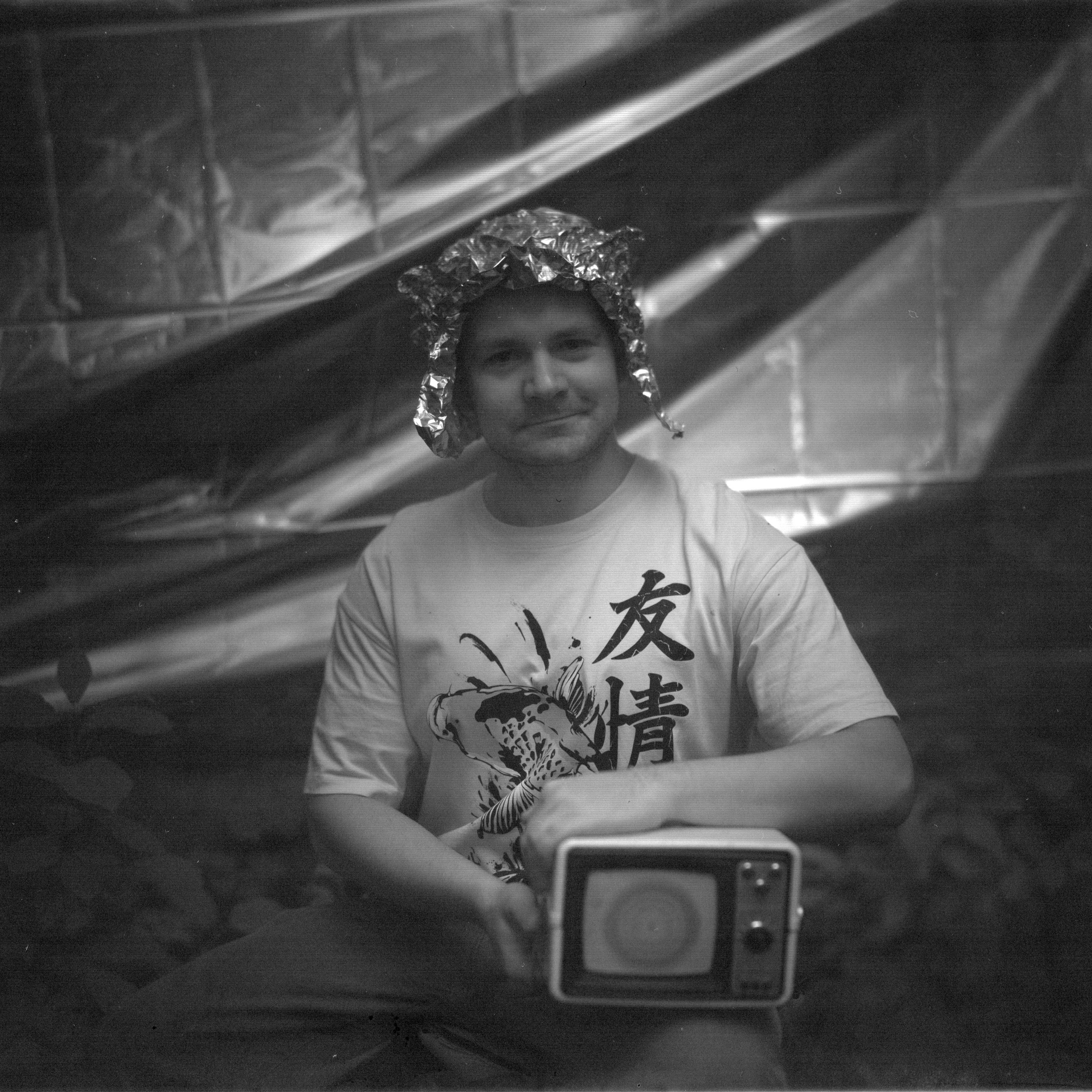 Ремонт головы с помощью Фольги и Буратино. Roman Hodirev is an esoteriologist, multidisciplinary artist, photographer and musician. Saint Petersburg, Riga