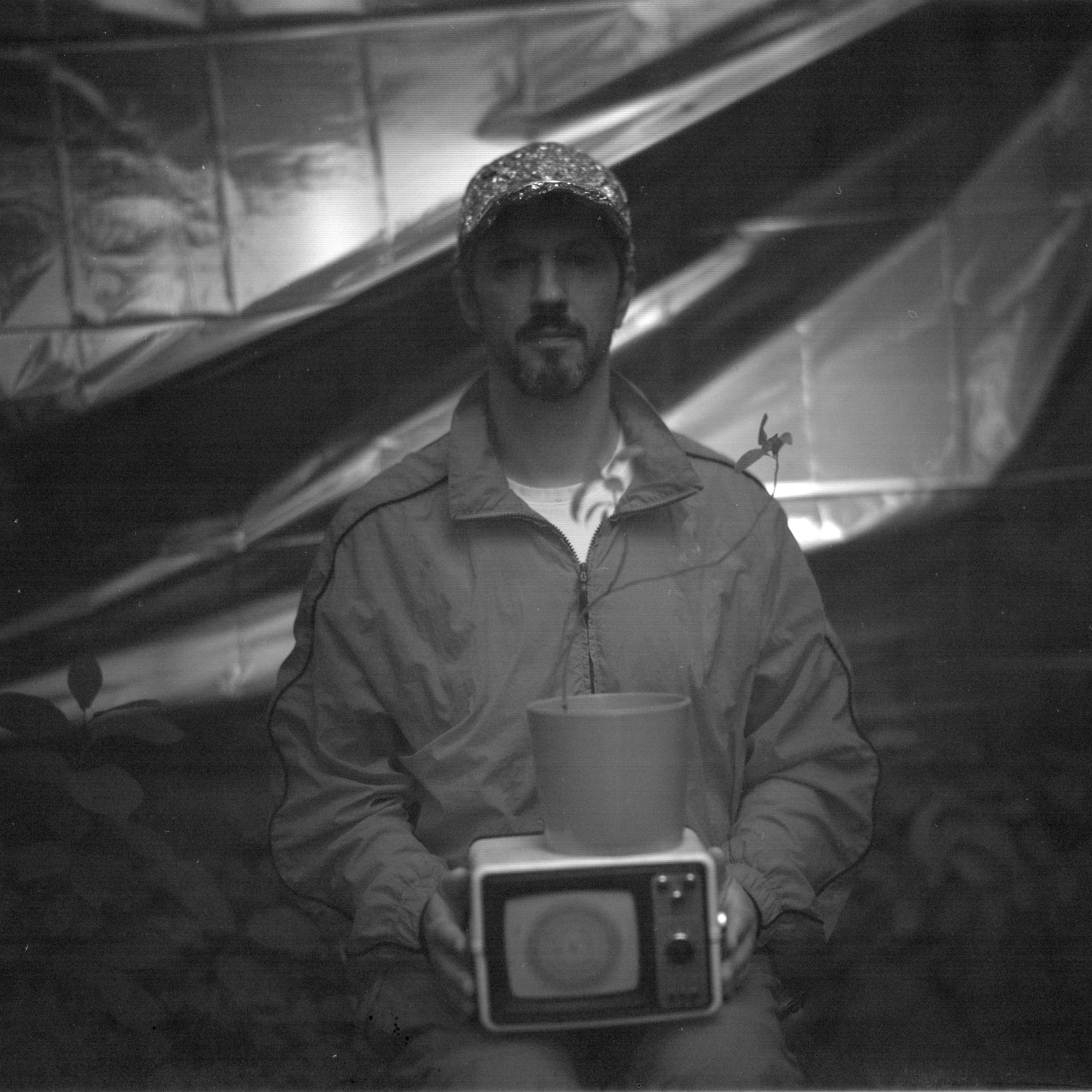 Ремонт головы с помощью Фольги и Буратино. Roman Hodirev is an esoteriologist, multidisciplinary artist, photographer and musician. Saint Petersburg, Riga