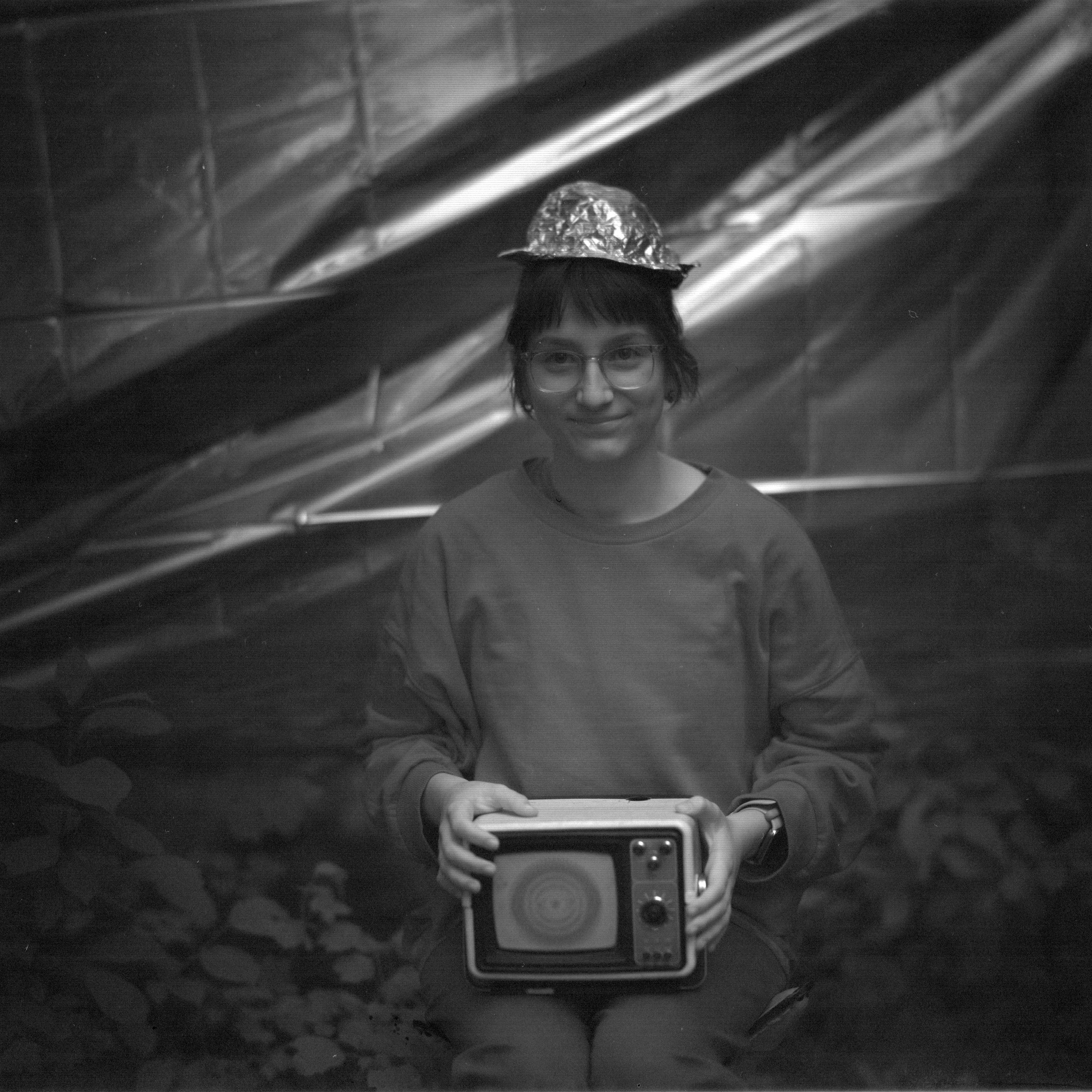 Ремонт головы с помощью Фольги и Буратино. Roman Hodirev is an esoteriologist, multidisciplinary artist, photographer and musician. Saint Petersburg, Riga