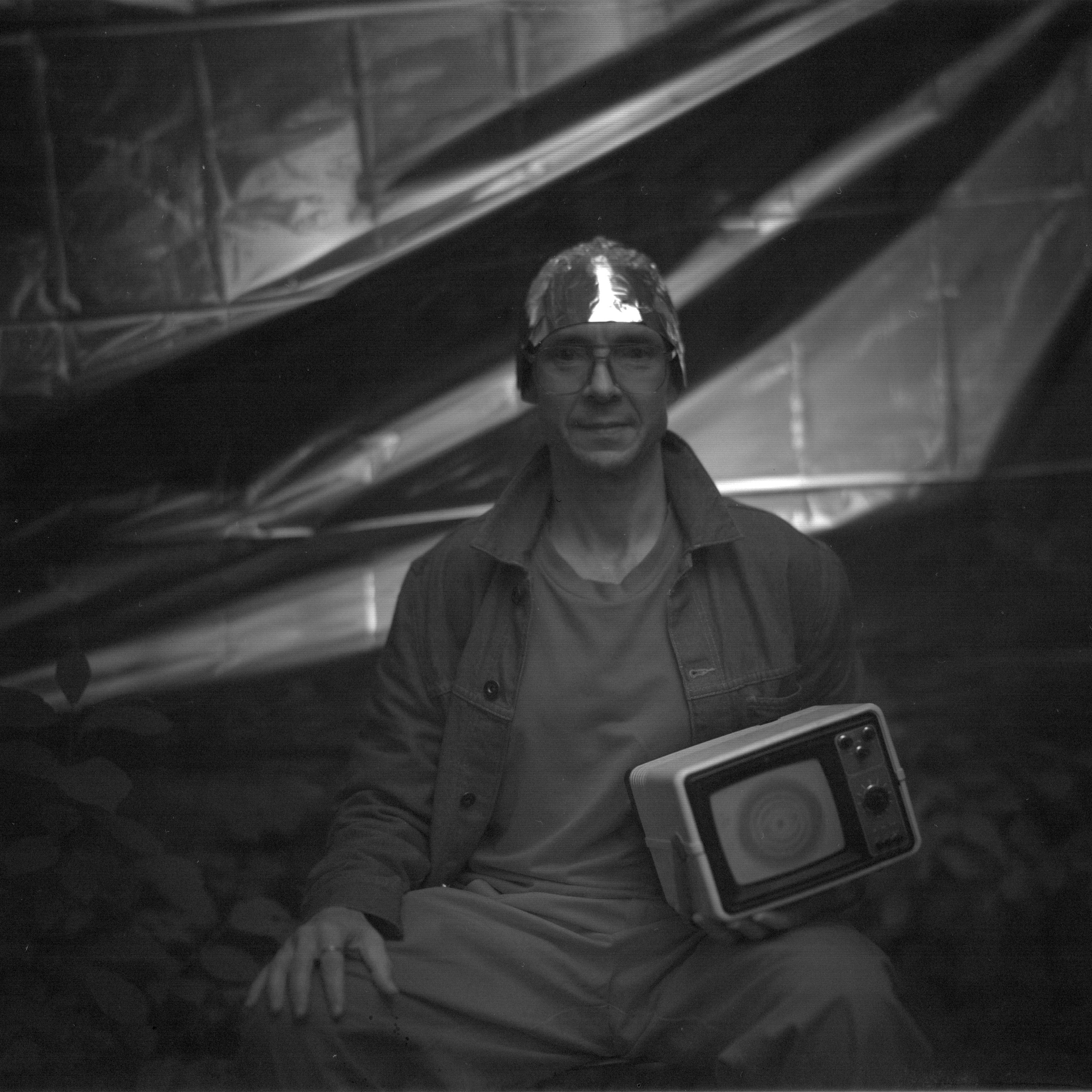 Ремонт головы с помощью Фольги и Буратино. Roman Hodirev is an esoteriologist, multidisciplinary artist, photographer and musician. Saint Petersburg, Riga