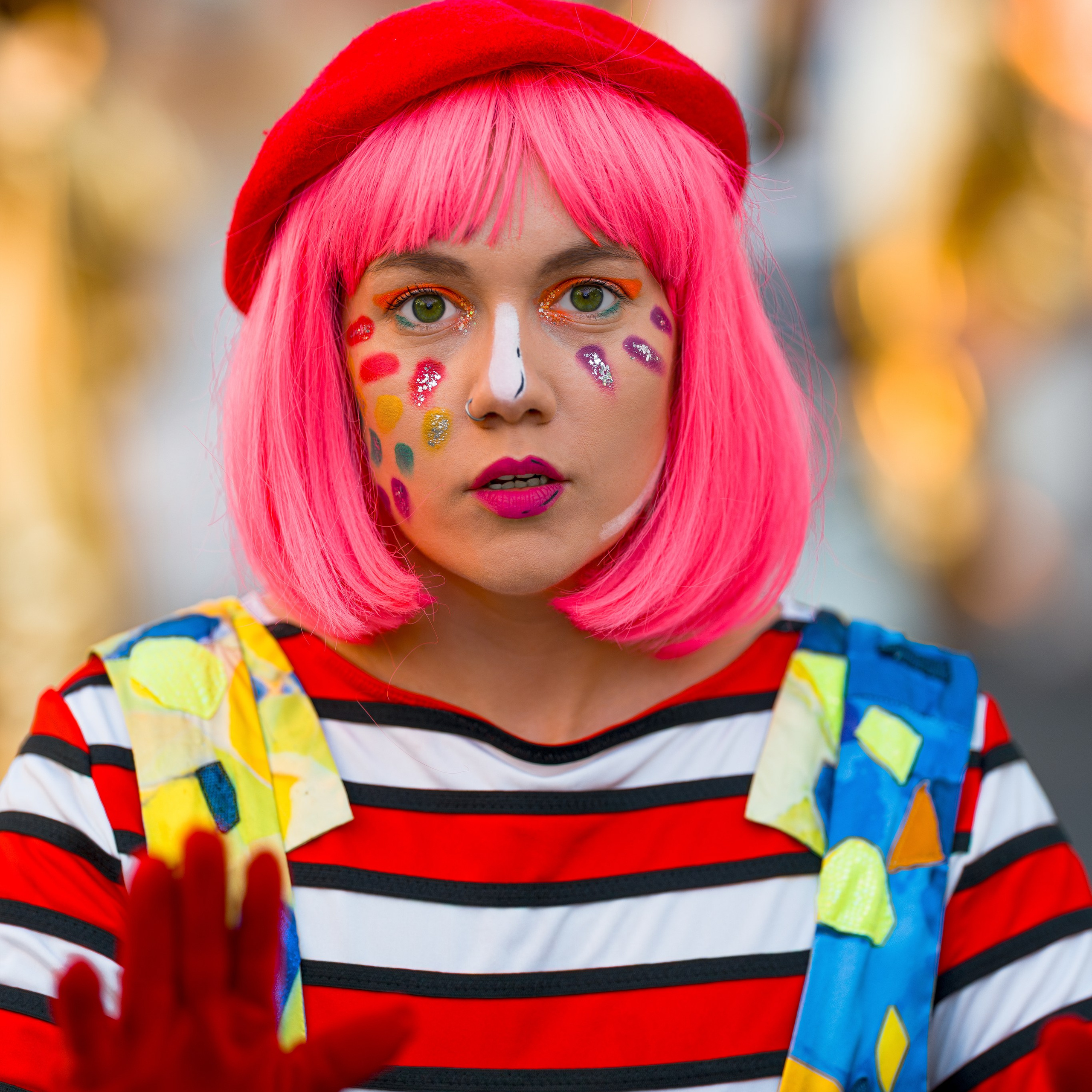 Портретная фотосессияСемейная фотосессияДетская фотосессияЛюбовная/Love-story фотосессияСвадебная фотосессияФотосессия для помолвкиПрофессиональный/деловой портретРекламная/коммерческая фотосессияФотосессия продукции (товары)Фотосессия моды (fashion)Бьюти-съемка (красота, макро-детали лица)Фотосессия lifestyle (повседневная жизнь, атмосфера)Фотосессия в полёте/авиационная (иногда отдельно как аэросъемка)Пейзажная/ландшафтная фотосессияАрхитектурная фотосессияАнфас/студийная фотосессияНю-фотосессия (с оговорками об этике и согласии)Фотосессия для артистов/музыкантовФотосессия для блогеров и инфлюенсеровФотосессия в стиле ретро/винтажЭко- и концептуальная съемка (арт-иллюстративная)Фотосессия для мероприятий (часто как репортажная)Aerial/дрон-съемка (в сочетании с портретной или пейзажной частью)Инфографическая/презентационная фотосессия (для презентаций и каталогов)