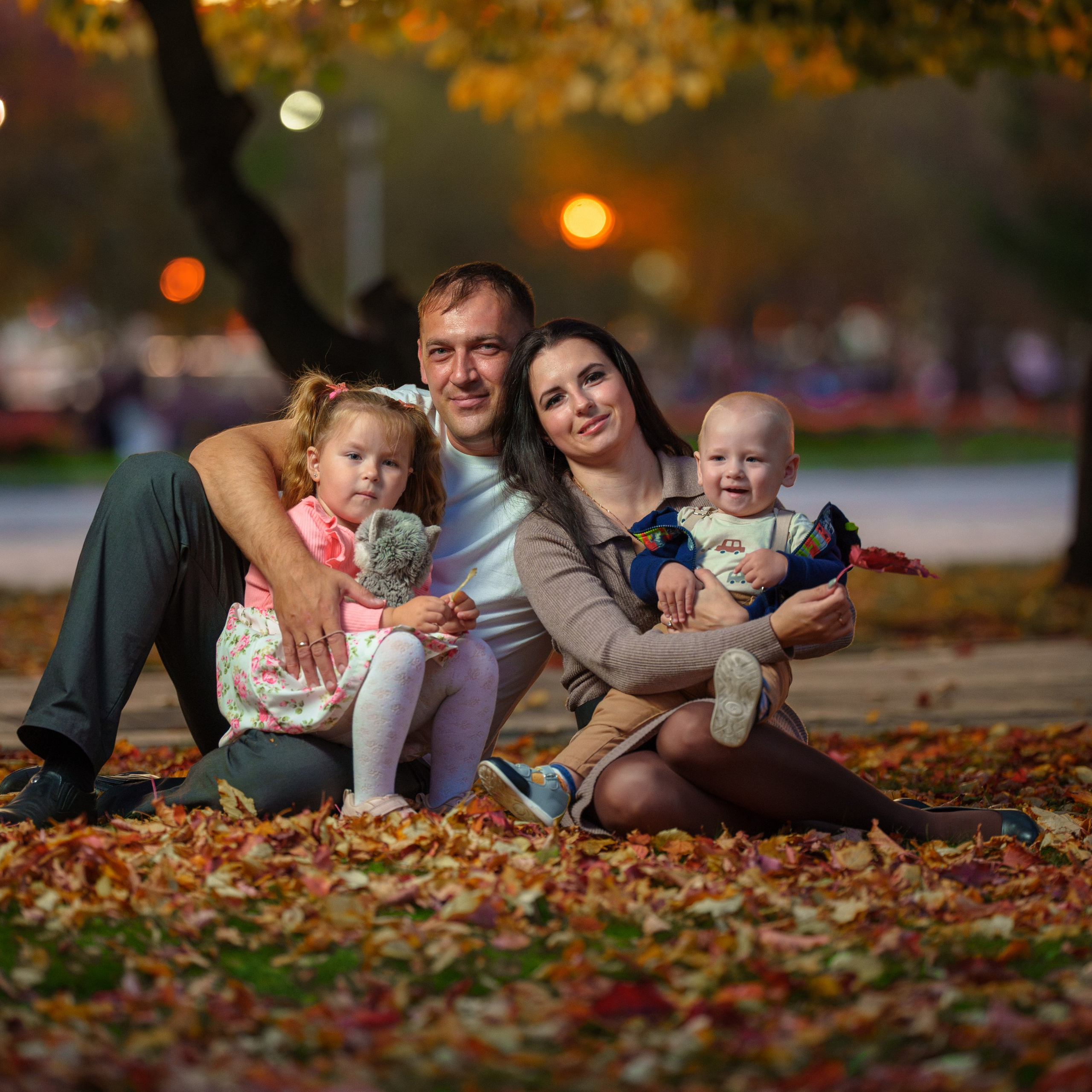 Портретная фотосессияСемейная фотосессияДетская фотосессияЛюбовная/Love-story фотосессияСвадебная фотосессияФотосессия для помолвкиПрофессиональный/деловой портретРекламная/коммерческая фотосессияФотосессия продукции (товары)Фотосессия моды (fashion)Бьюти-съемка (красота, макро-детали лица)Фотосессия lifestyle (повседневная жизнь, атмосфера)Фотосессия в полёте/авиационная (иногда отдельно как аэросъемка)Пейзажная/ландшафтная фотосессияАрхитектурная фотосессияАнфас/студийная фотосессияНю-фотосессия (с оговорками об этике и согласии)Фотосессия для артистов/музыкантовФотосессия для блогеров и инфлюенсеровФотосессия в стиле ретро/винтажЭко- и концептуальная съемка (арт-иллюстративная)Фотосессия для мероприятий (часто как репортажная)Aerial/дрон-съемка (в сочетании с портретной или пейзажной частью)Инфографическая/презентационная фотосессия (для презентаций и каталогов)