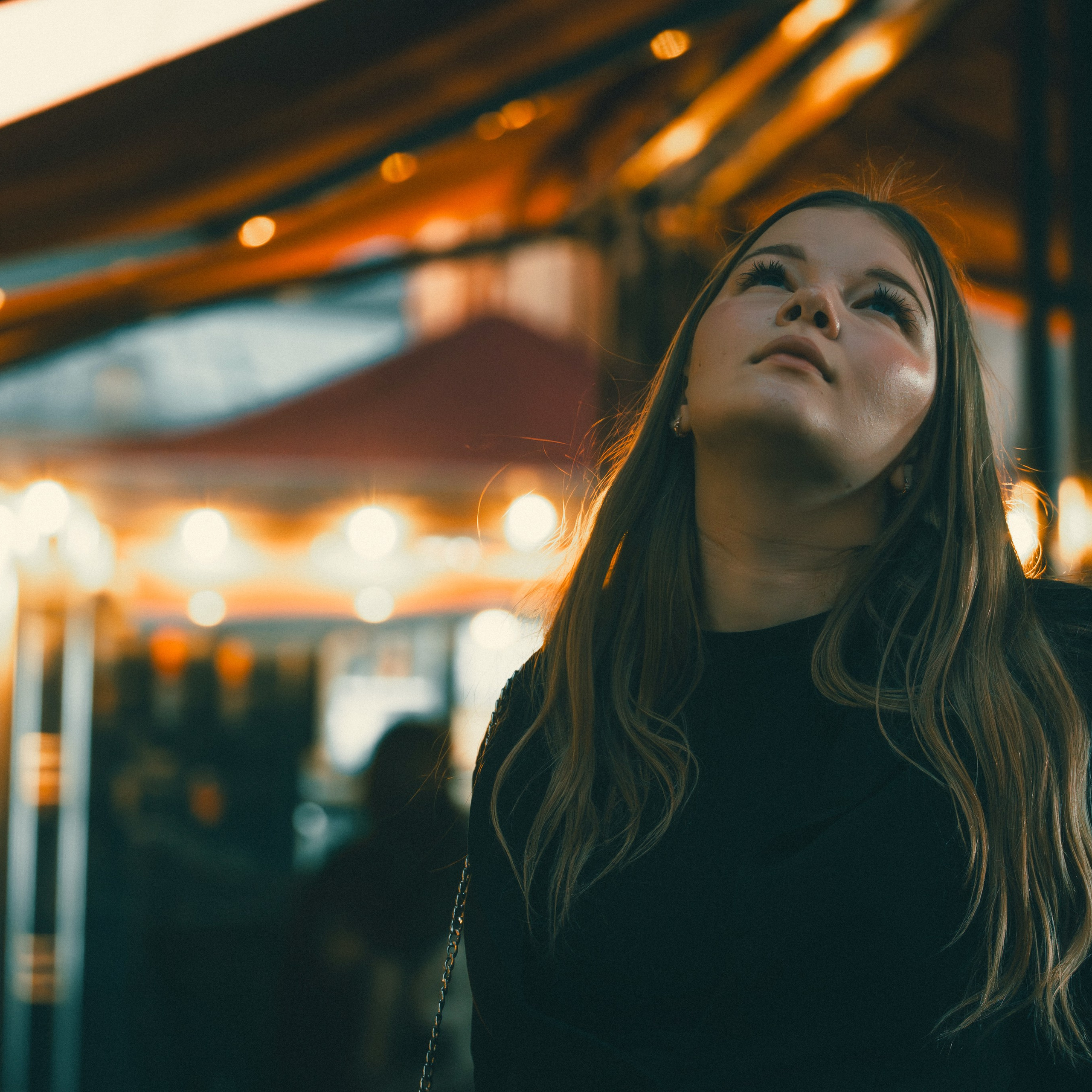 Портретная фотосессияСемейная фотосессияДетская фотосессияЛюбовная/Love-story фотосессияСвадебная фотосессияФотосессия для помолвкиПрофессиональный/деловой портретРекламная/коммерческая фотосессияФотосессия продукции (товары)Фотосессия моды (fashion)Бьюти-съемка (красота, макро-детали лица)Фотосессия lifestyle (повседневная жизнь, атмосфера)Фотосессия в полёте/авиационная (иногда отдельно как аэросъемка)Пейзажная/ландшафтная фотосессияАрхитектурная фотосессияАнфас/студийная фотосессияНю-фотосессия (с оговорками об этике и согласии)Фотосессия для артистов/музыкантовФотосессия для блогеров и инфлюенсеровФотосессия в стиле ретро/винтажЭко- и концептуальная съемка (арт-иллюстративная)Фотосессия для мероприятий (часто как репортажная)Aerial/дрон-съемка (в сочетании с портретной или пейзажной частью)Инфографическая/презентационная фотосессия (для презентаций и каталогов)