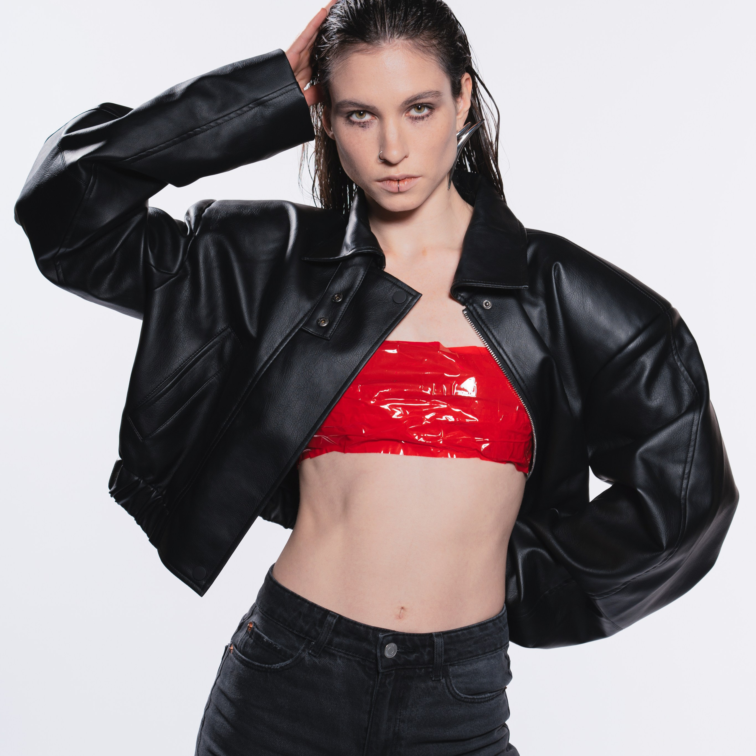 Портретная фотосессияСемейная фотосессияДетская фотосессияЛюбовная/Love-story фотосессияСвадебная фотосессияФотосессия для помолвкиПрофессиональный/деловой портретРекламная/коммерческая фотосессияФотосессия продукции (товары)Фотосессия моды (fashion)Бьюти-съемка (красота, макро-детали лица)Фотосессия lifestyle (повседневная жизнь, атмосфера)Фотосессия в полёте/авиационная (иногда отдельно как аэросъемка)Пейзажная/ландшафтная фотосессияАрхитектурная фотосессияАнфас/студийная фотосессияНю-фотосессия (с оговорками об этике и согласии)Фотосессия для артистов/музыкантовФотосессия для блогеров и инфлюенсеровФотосессия в стиле ретро/винтажЭко- и концептуальная съемка (арт-иллюстративная)Фотосессия для мероприятий (часто как репортажная)Aerial/дрон-съемка (в сочетании с портретной или пейзажной частью)Инфографическая/презентационная фотосессия (для презентаций и каталогов)