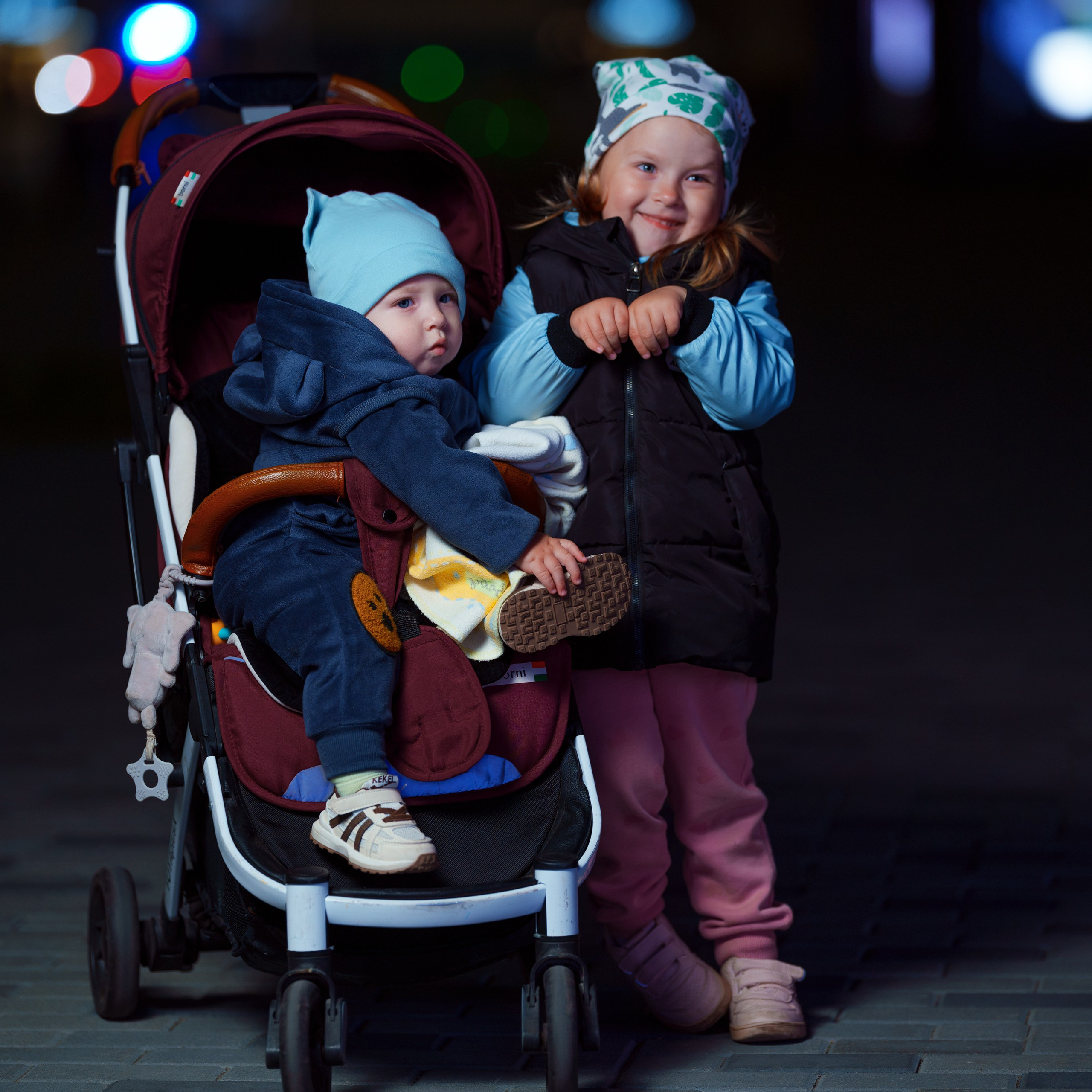 Портретная фотосессияСемейная фотосессияДетская фотосессияЛюбовная/Love-story фотосессияСвадебная фотосессияФотосессия для помолвкиПрофессиональный/деловой портретРекламная/коммерческая фотосессияФотосессия продукции (товары)Фотосессия моды (fashion)Бьюти-съемка (красота, макро-детали лица)Фотосессия lifestyle (повседневная жизнь, атмосфера)Фотосессия в полёте/авиационная (иногда отдельно как аэросъемка)Пейзажная/ландшафтная фотосессияАрхитектурная фотосессияАнфас/студийная фотосессияНю-фотосессия (с оговорками об этике и согласии)Фотосессия для артистов/музыкантовФотосессия для блогеров и инфлюенсеровФотосессия в стиле ретро/винтажЭко- и концептуальная съемка (арт-иллюстративная)Фотосессия для мероприятий (часто как репортажная)Aerial/дрон-съемка (в сочетании с портретной или пейзажной частью)Инфографическая/презентационная фотосессия (для презентаций и каталогов)