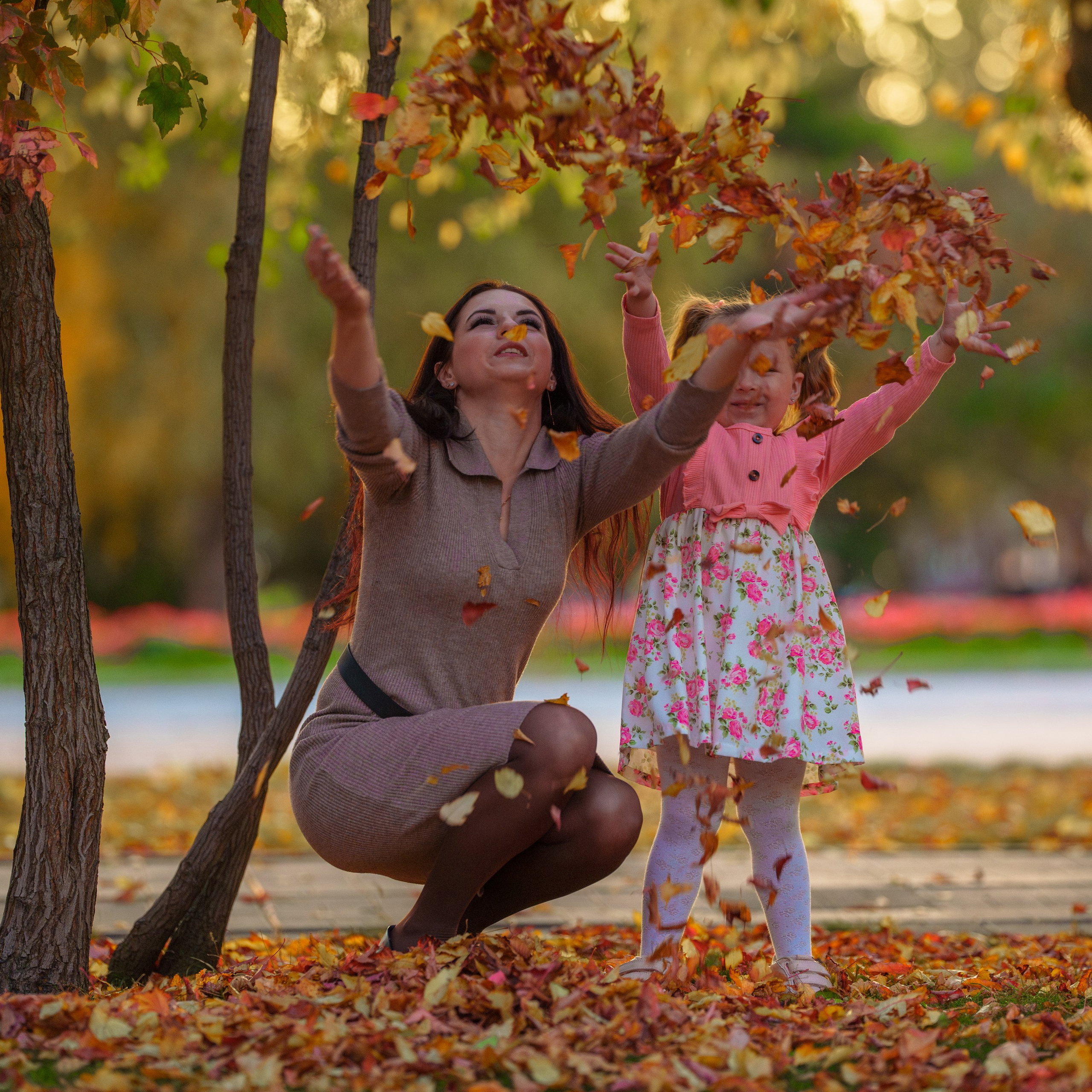 Портретная фотосессияСемейная фотосессияДетская фотосессияЛюбовная/Love-story фотосессияСвадебная фотосессияФотосессия для помолвкиПрофессиональный/деловой портретРекламная/коммерческая фотосессияФотосессия продукции (товары)Фотосессия моды (fashion)Бьюти-съемка (красота, макро-детали лица)Фотосессия lifestyle (повседневная жизнь, атмосфера)Фотосессия в полёте/авиационная (иногда отдельно как аэросъемка)Пейзажная/ландшафтная фотосессияАрхитектурная фотосессияАнфас/студийная фотосессияНю-фотосессия (с оговорками об этике и согласии)Фотосессия для артистов/музыкантовФотосессия для блогеров и инфлюенсеровФотосессия в стиле ретро/винтажЭко- и концептуальная съемка (арт-иллюстративная)Фотосессия для мероприятий (часто как репортажная)Aerial/дрон-съемка (в сочетании с портретной или пейзажной частью)Инфографическая/презентационная фотосессия (для презентаций и каталогов)