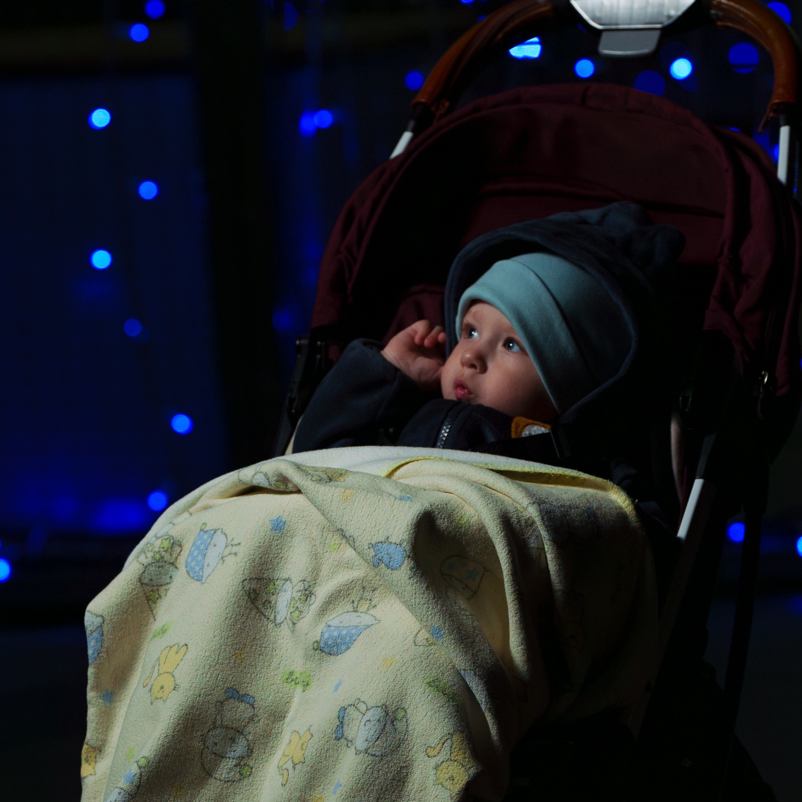 Портретная фотосессияСемейная фотосессияДетская фотосессияЛюбовная/Love-story фотосессияСвадебная фотосессияФотосессия для помолвкиПрофессиональный/деловой портретРекламная/коммерческая фотосессияФотосессия продукции (товары)Фотосессия моды (fashion)Бьюти-съемка (красота, макро-детали лица)Фотосессия lifestyle (повседневная жизнь, атмосфера)Фотосессия в полёте/авиационная (иногда отдельно как аэросъемка)Пейзажная/ландшафтная фотосессияАрхитектурная фотосессияАнфас/студийная фотосессияНю-фотосессия (с оговорками об этике и согласии)Фотосессия для артистов/музыкантовФотосессия для блогеров и инфлюенсеровФотосессия в стиле ретро/винтажЭко- и концептуальная съемка (арт-иллюстративная)Фотосессия для мероприятий (часто как репортажная)Aerial/дрон-съемка (в сочетании с портретной или пейзажной частью)Инфографическая/презентационная фотосессия (для презентаций и каталогов)